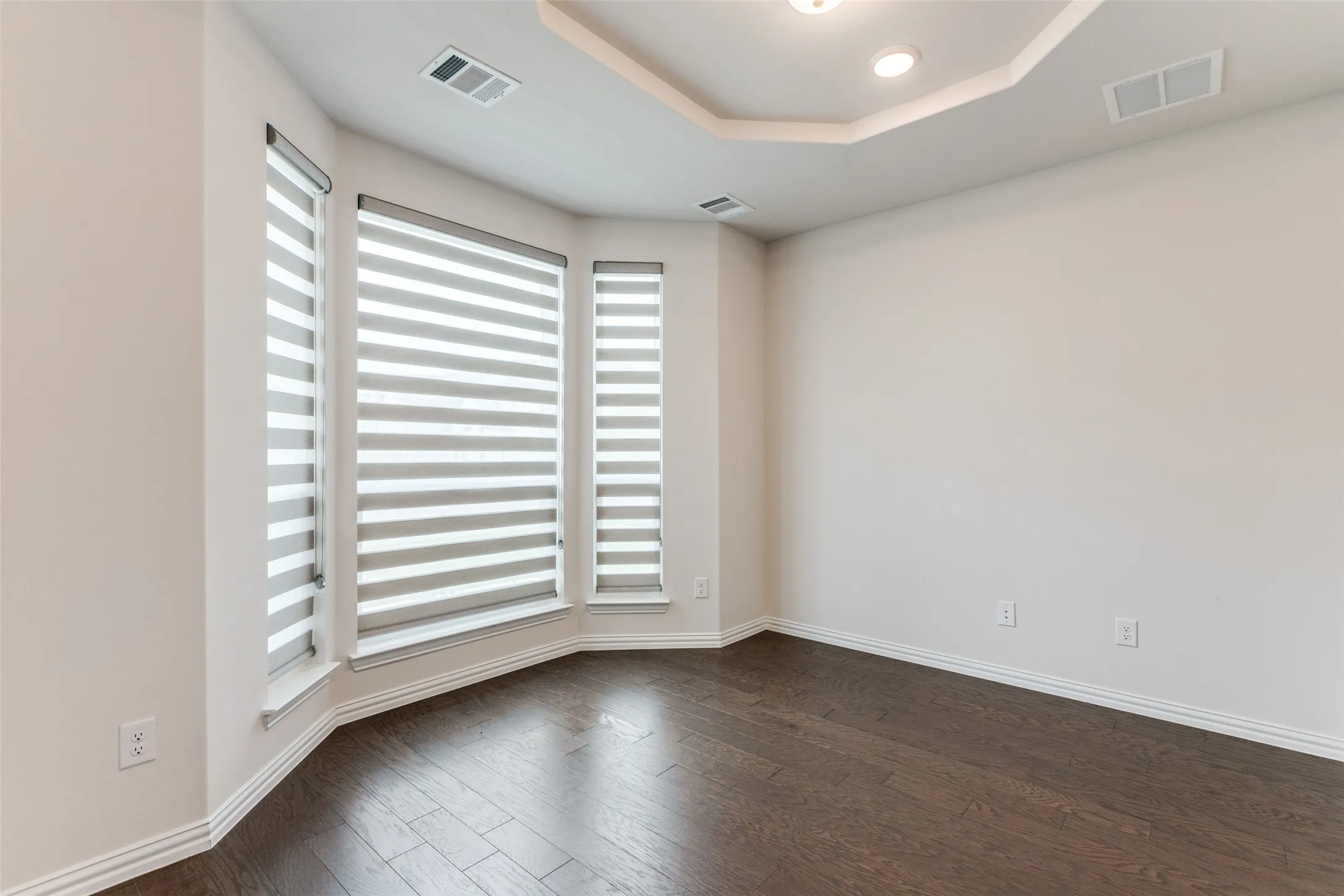 Single Family Residence For Rent in Collin County , 2617 Spotted Owl Lane, Celina, Texas 75009, 6 Bedroom, 4 Bathroom, 2 Garage spaces, 4,004 Sqft, built in 2022, mls#21335274, Real Estate Agent in Celina, Homes For Rent in Collin county, Homes For Rent in Celina, Realtor in Celina Texas, Real Estate Brokerage Independent Realty Texas, Luminita Cordes Realtor