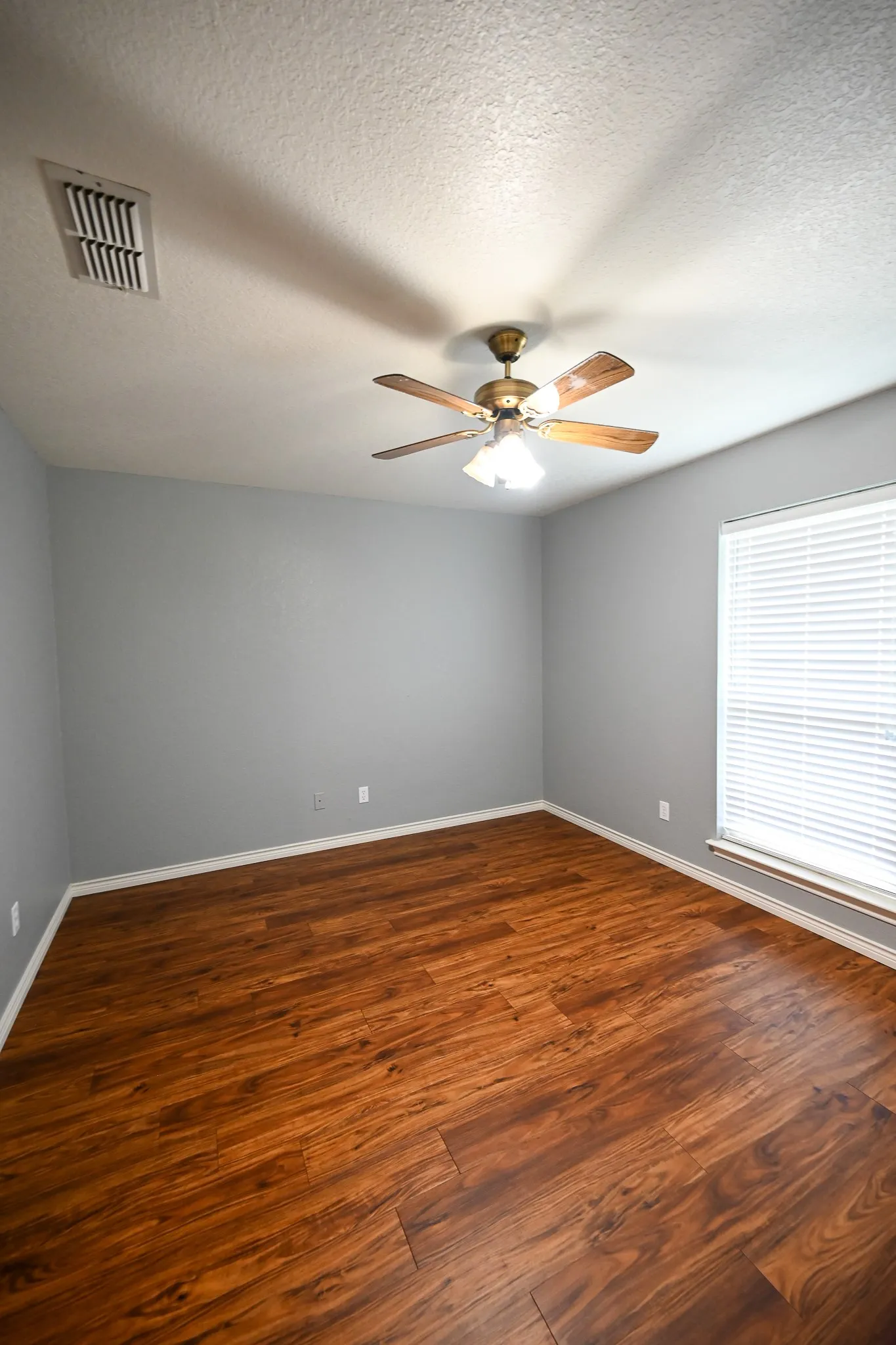 Single Family Residence For Rent in Wise County , 2951 N Trinity Street, Decatur, Texas 76234, 3 Bedroom, 2 Bathroom, 2 Garage spaces, 1,886 Sqft, built in 1995, mls#21335242, Real Estate Agent in Decatur, Homes For Rent in Wise county, Homes For Rent in Decatur, Realtor in Decatur Texas, Real Estate Brokerage Independent Realty Texas, Luminita Cordes Realtor
