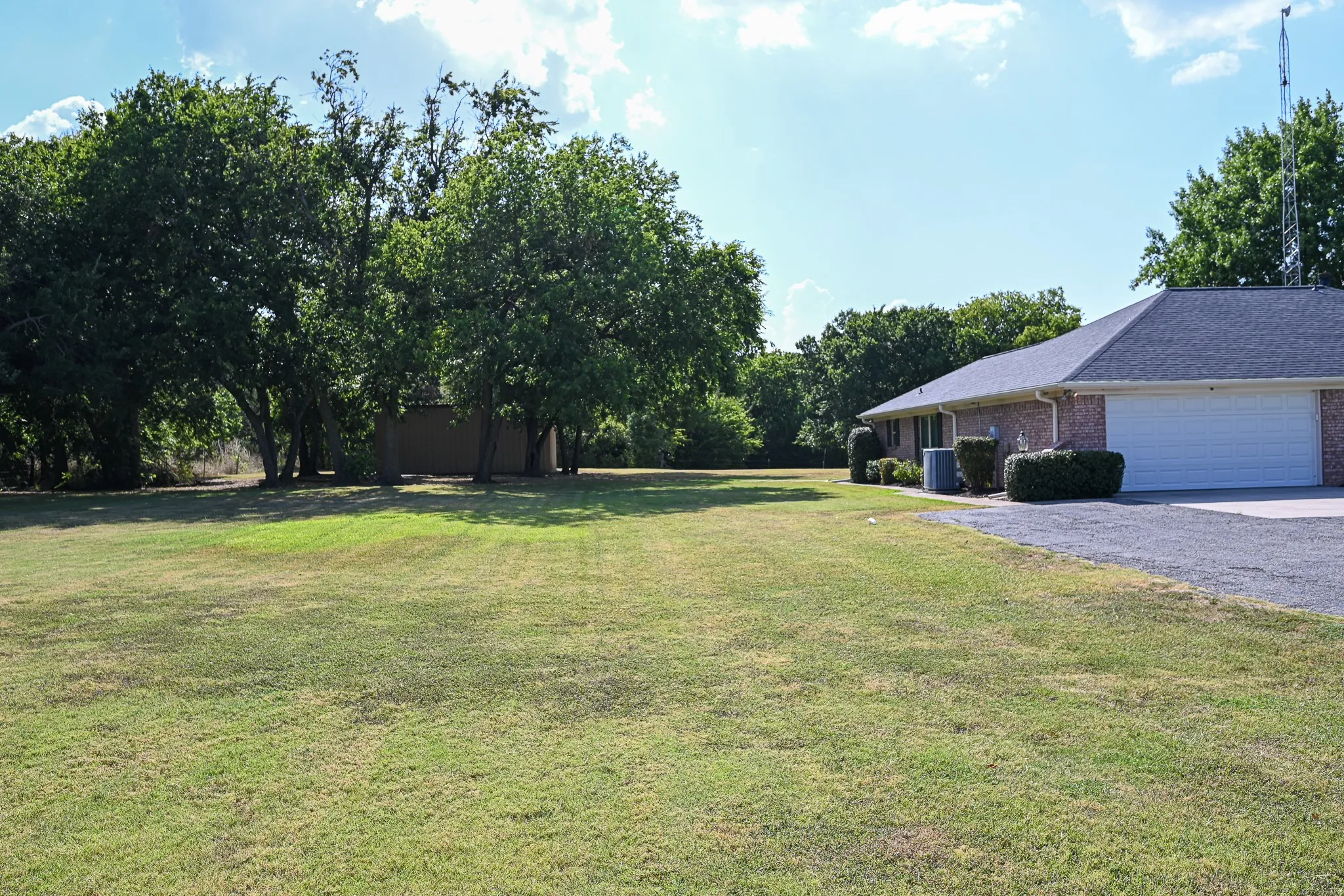 Single Family Residence For Rent in Wise County , 2951 N Trinity Street, Decatur, Texas 76234, 3 Bedroom, 2 Bathroom, 2 Garage spaces, 1,886 Sqft, built in 1995, mls#21335242, Real Estate Agent in Decatur, Homes For Rent in Wise county, Homes For Rent in Decatur, Realtor in Decatur Texas, Real Estate Brokerage Independent Realty Texas, Luminita Cordes Realtor