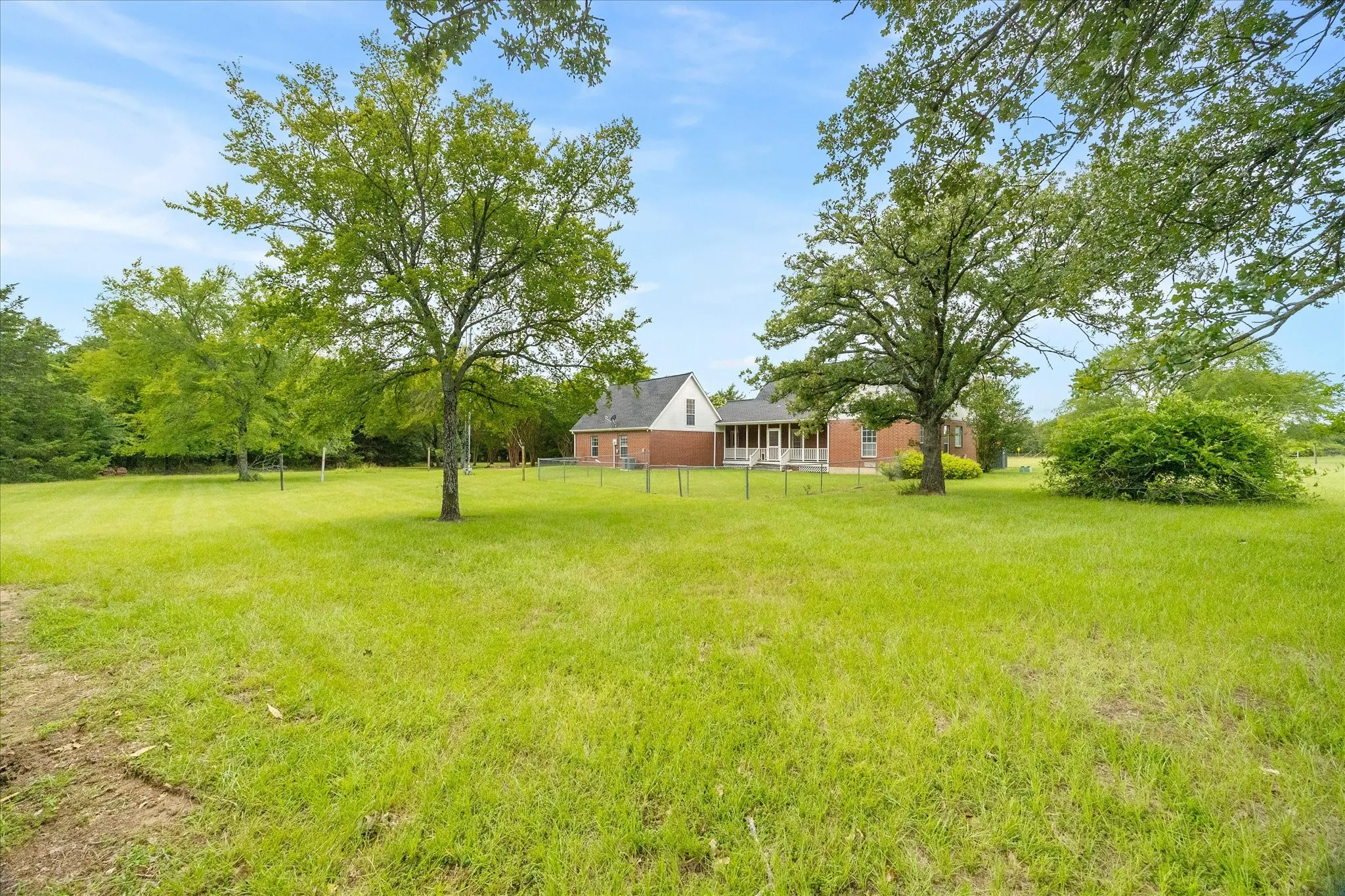 Single Family Residence For Sale in Hunt County , 10495 Holly Creek Road, Terrell, Texas 75160, 3 Bedroom, 2 Bathroom, 2 Garage spaces, 1,934 Sqft, built in 1998, mls#21335284, Real Estate Agent in Terrell, Homes For Sale in Hunt county, Homes For Sale in Terrell, Realtor in Terrell Texas, Real Estate Brokerage Independent Realty Texas, Luminita Cordes Realtor
