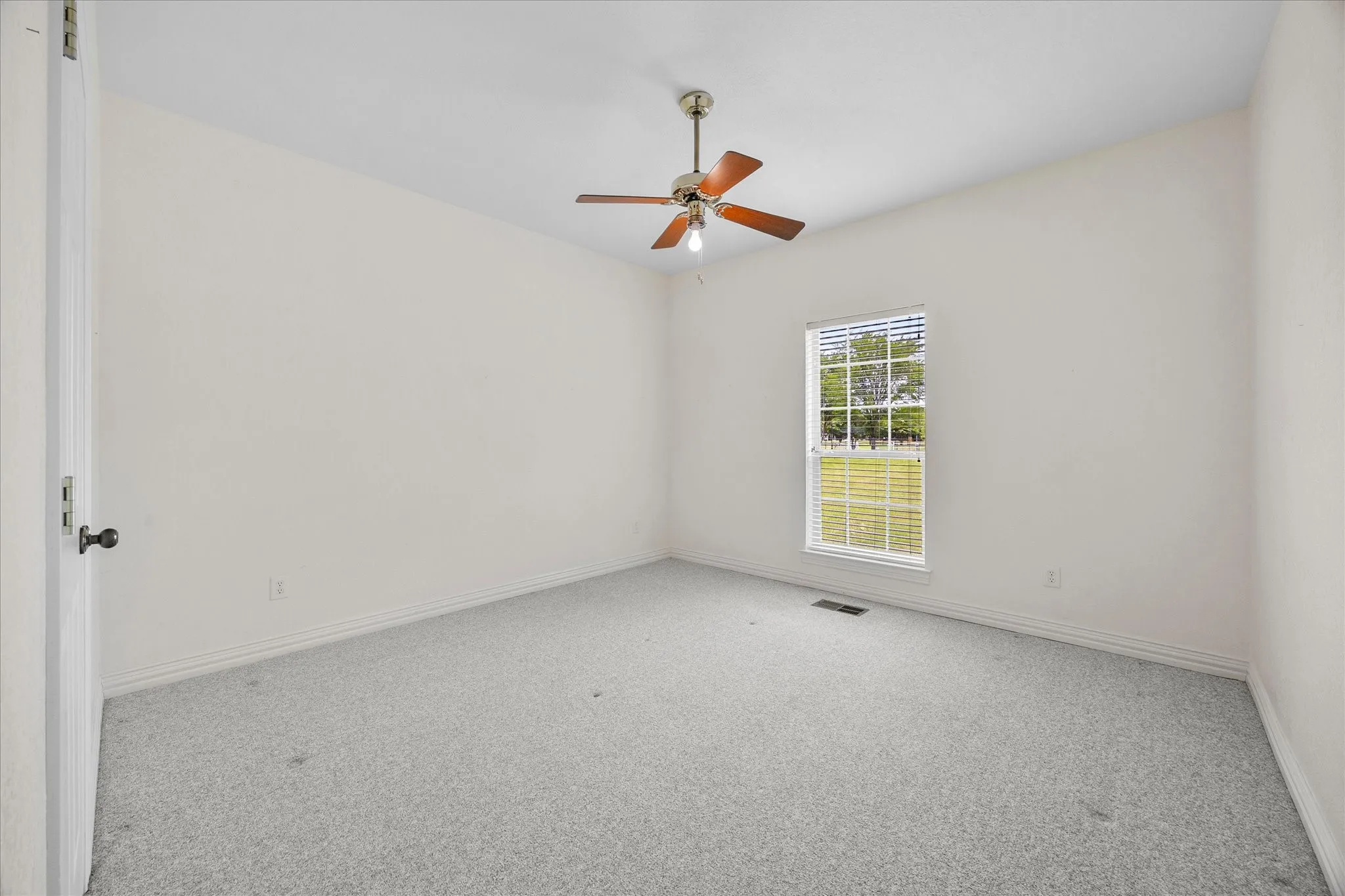 Single Family Residence For Sale in Hunt County , 10495 Holly Creek Road, Terrell, Texas 75160, 3 Bedroom, 2 Bathroom, 2 Garage spaces, 1,934 Sqft, built in 1998, mls#21335284, Real Estate Agent in Terrell, Homes For Sale in Hunt county, Homes For Sale in Terrell, Realtor in Terrell Texas, Real Estate Brokerage Independent Realty Texas, Luminita Cordes Realtor