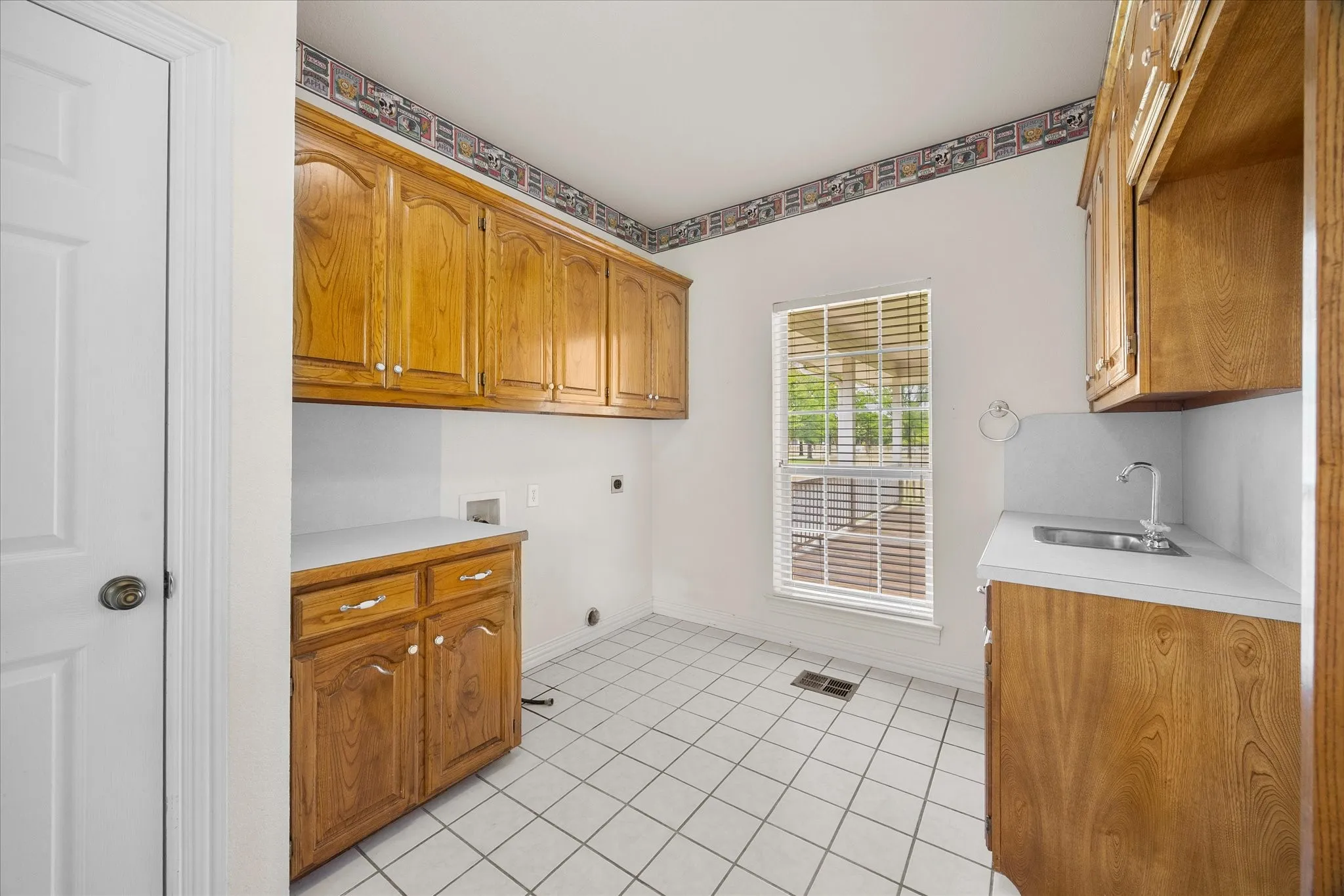 Single Family Residence For Sale in Hunt County , 10495 Holly Creek Road, Terrell, Texas 75160, 3 Bedroom, 2 Bathroom, 2 Garage spaces, 1,934 Sqft, built in 1998, mls#21335284, Real Estate Agent in Terrell, Homes For Sale in Hunt county, Homes For Sale in Terrell, Realtor in Terrell Texas, Real Estate Brokerage Independent Realty Texas, Luminita Cordes Realtor