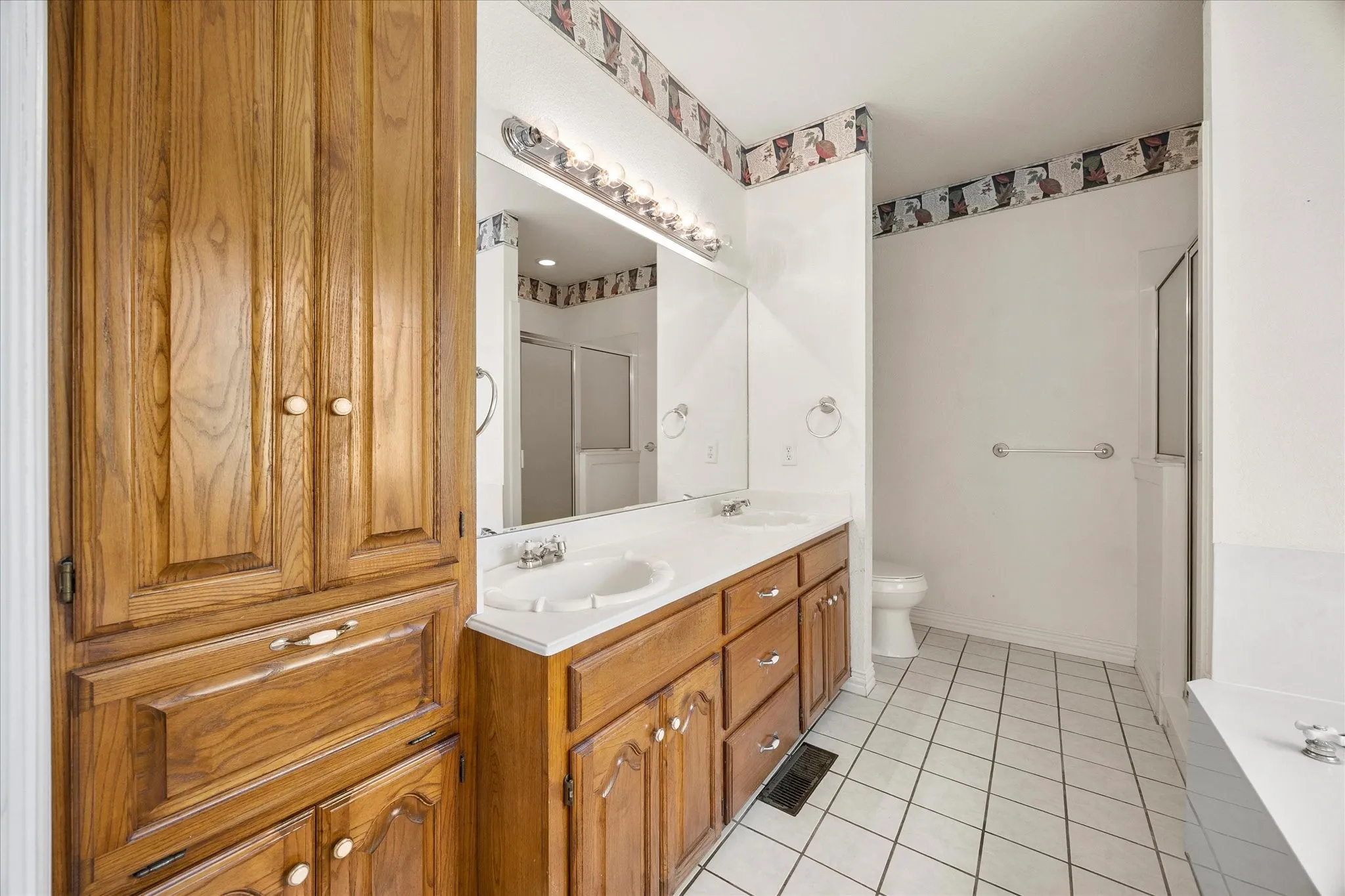 Single Family Residence For Sale in Hunt County , 10495 Holly Creek Road, Terrell, Texas 75160, 3 Bedroom, 2 Bathroom, 2 Garage spaces, 1,934 Sqft, built in 1998, mls#21335284, Real Estate Agent in Terrell, Homes For Sale in Hunt county, Homes For Sale in Terrell, Realtor in Terrell Texas, Real Estate Brokerage Independent Realty Texas, Luminita Cordes Realtor