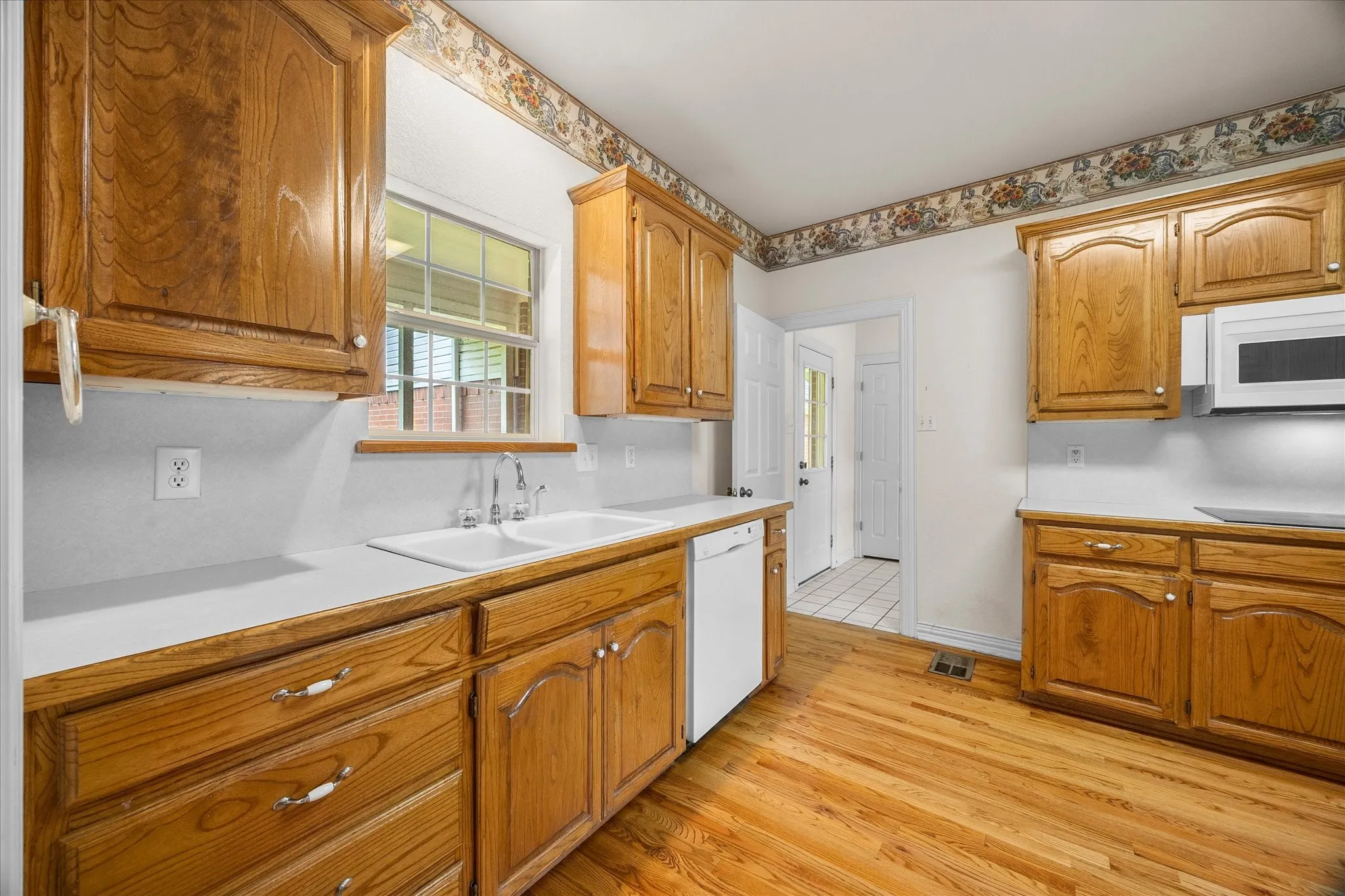 Single Family Residence For Sale in Hunt County , 10495 Holly Creek Road, Terrell, Texas 75160, 3 Bedroom, 2 Bathroom, 2 Garage spaces, 1,934 Sqft, built in 1998, mls#21335284, Real Estate Agent in Terrell, Homes For Sale in Hunt county, Homes For Sale in Terrell, Realtor in Terrell Texas, Real Estate Brokerage Independent Realty Texas, Luminita Cordes Realtor