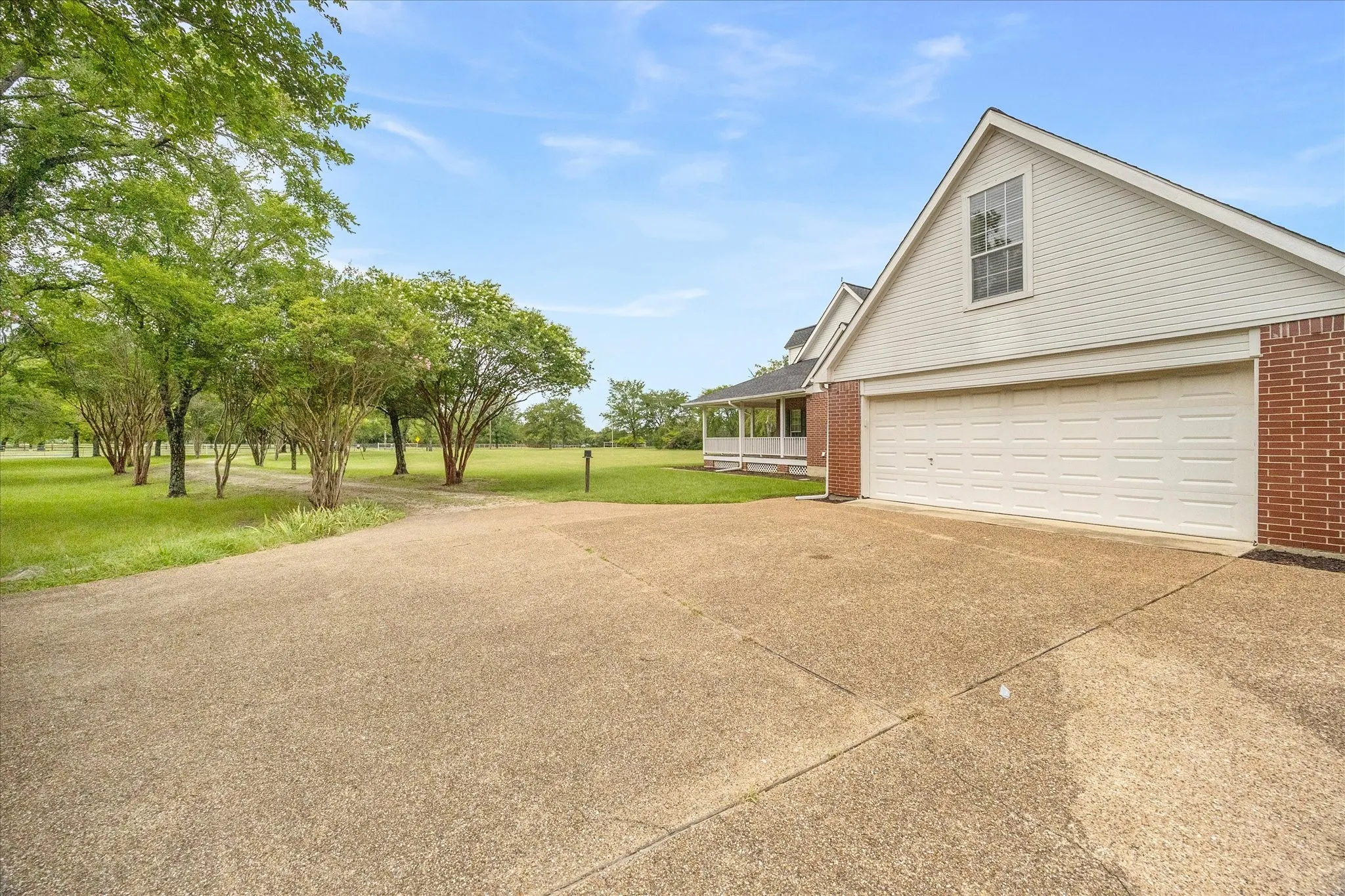 Single Family Residence For Sale in Hunt County , 10495 Holly Creek Road, Terrell, Texas 75160, 3 Bedroom, 2 Bathroom, 2 Garage spaces, 1,934 Sqft, built in 1998, mls#21335284, Real Estate Agent in Terrell, Homes For Sale in Hunt county, Homes For Sale in Terrell, Realtor in Terrell Texas, Real Estate Brokerage Independent Realty Texas, Luminita Cordes Realtor