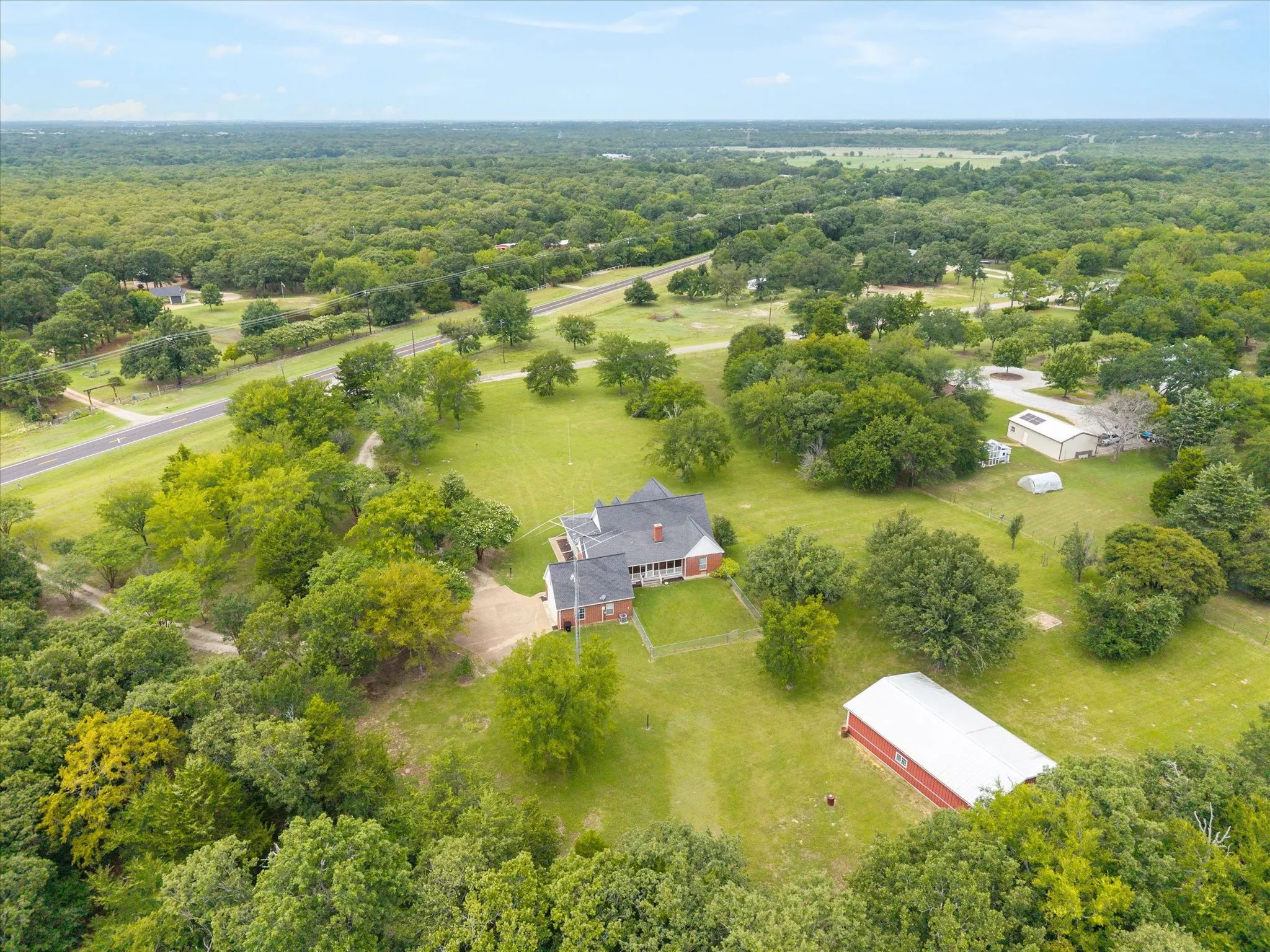 Single Family Residence For Sale in Hunt County , 10495 Holly Creek Road, Terrell, Texas 75160, 3 Bedroom, 2 Bathroom, 2 Garage spaces, 1,934 Sqft, built in 1998, mls#21335284, Real Estate Agent in Terrell, Homes For Sale in Hunt county, Homes For Sale in Terrell, Realtor in Terrell Texas, Real Estate Brokerage Independent Realty Texas, Luminita Cordes Realtor