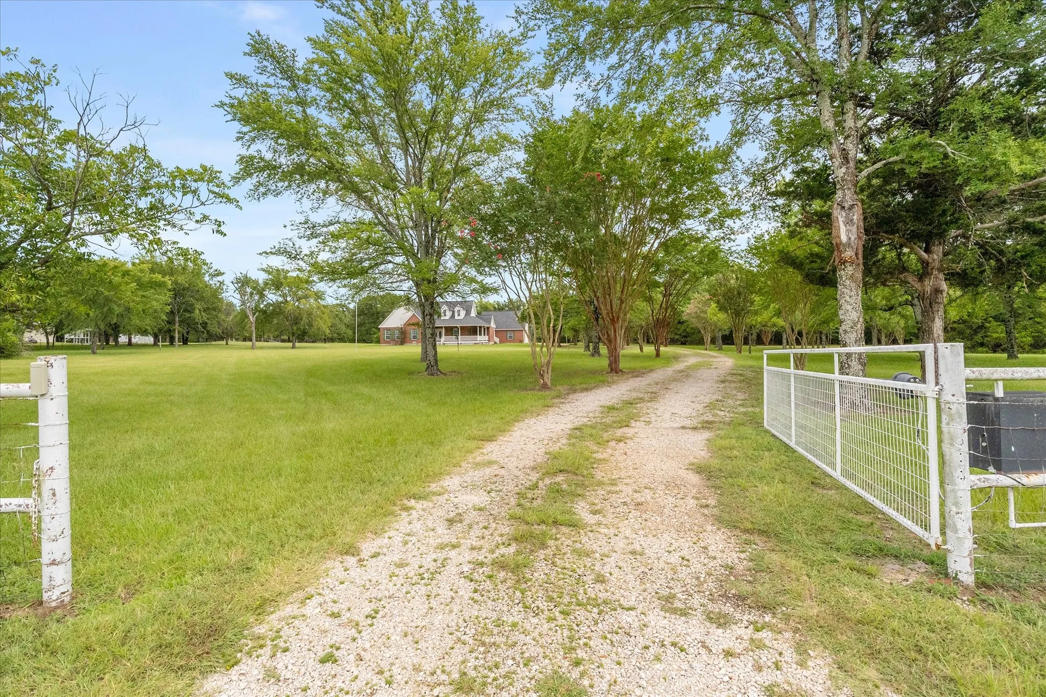 Single Family Residence For Sale in Hunt County , 10495 Holly Creek Road, Terrell, Texas 75160, 3 Bedroom, 2 Bathroom, 2 Garage spaces, 1,934 Sqft, built in 1998, mls#21335284, Real Estate Agent in Terrell, Homes For Sale in Hunt county, Homes For Sale in Terrell, Realtor in Terrell Texas, Real Estate Brokerage Independent Realty Texas, Luminita Cordes Realtor