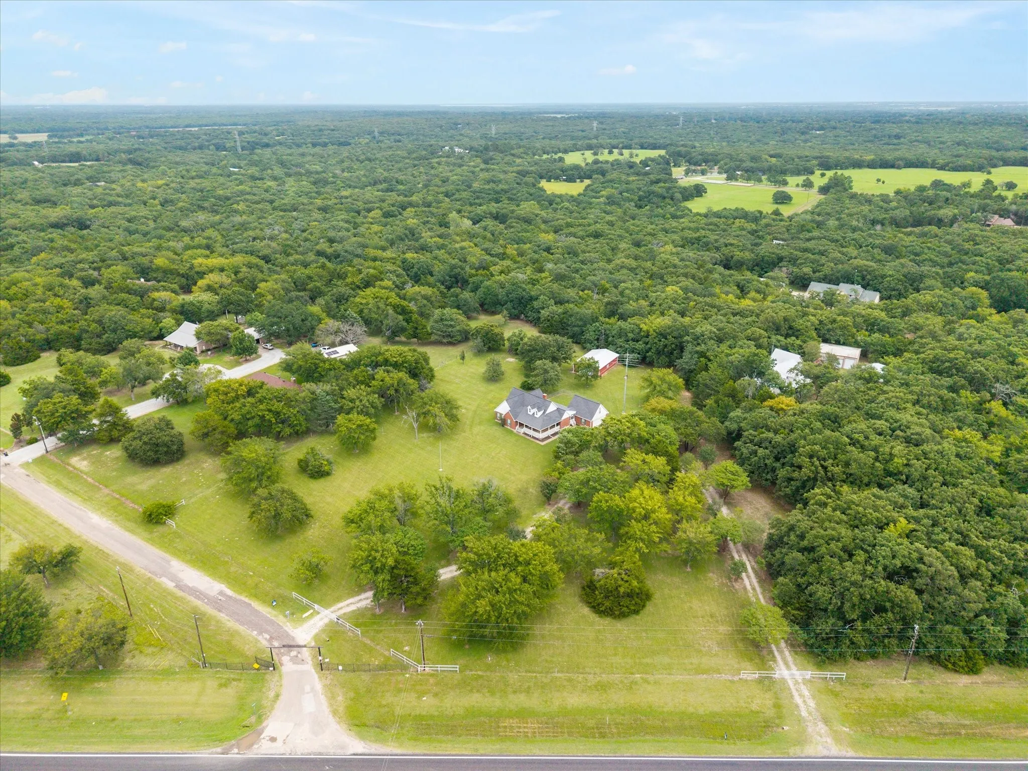Single Family Residence For Sale in Hunt County , 10495 Holly Creek Road, Terrell, Texas 75160, 3 Bedroom, 2 Bathroom, 2 Garage spaces, 1,934 Sqft, built in 1998, mls#21335284, Real Estate Agent in Terrell, Homes For Sale in Hunt county, Homes For Sale in Terrell, Realtor in Terrell Texas, Real Estate Brokerage Independent Realty Texas, Luminita Cordes Realtor