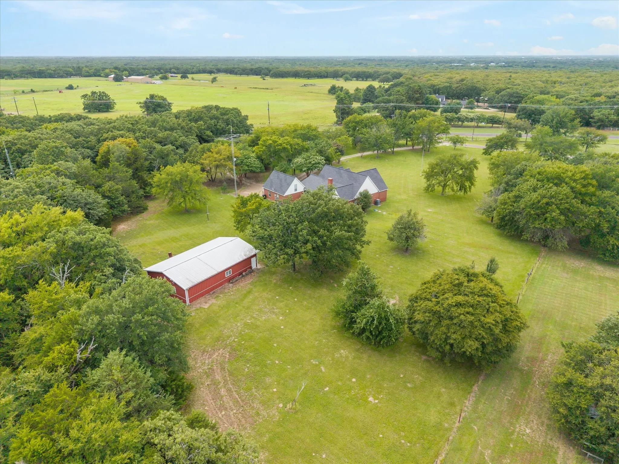 Single Family Residence For Sale in Hunt County , 10495 Holly Creek Road, Terrell, Texas 75160, 3 Bedroom, 2 Bathroom, 2 Garage spaces, 1,934 Sqft, built in 1998, mls#21335284, Real Estate Agent in Terrell, Homes For Sale in Hunt county, Homes For Sale in Terrell, Realtor in Terrell Texas, Real Estate Brokerage Independent Realty Texas, Luminita Cordes Realtor