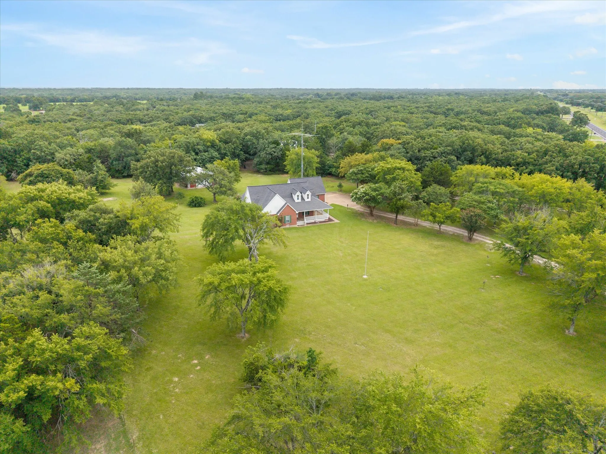 Single Family Residence For Sale in Hunt County , 10495 Holly Creek Road, Terrell, Texas 75160, 3 Bedroom, 2 Bathroom, 2 Garage spaces, 1,934 Sqft, built in 1998, mls#21335284, Real Estate Agent in Terrell, Homes For Sale in Hunt county, Homes For Sale in Terrell, Realtor in Terrell Texas, Real Estate Brokerage Independent Realty Texas, Luminita Cordes Realtor