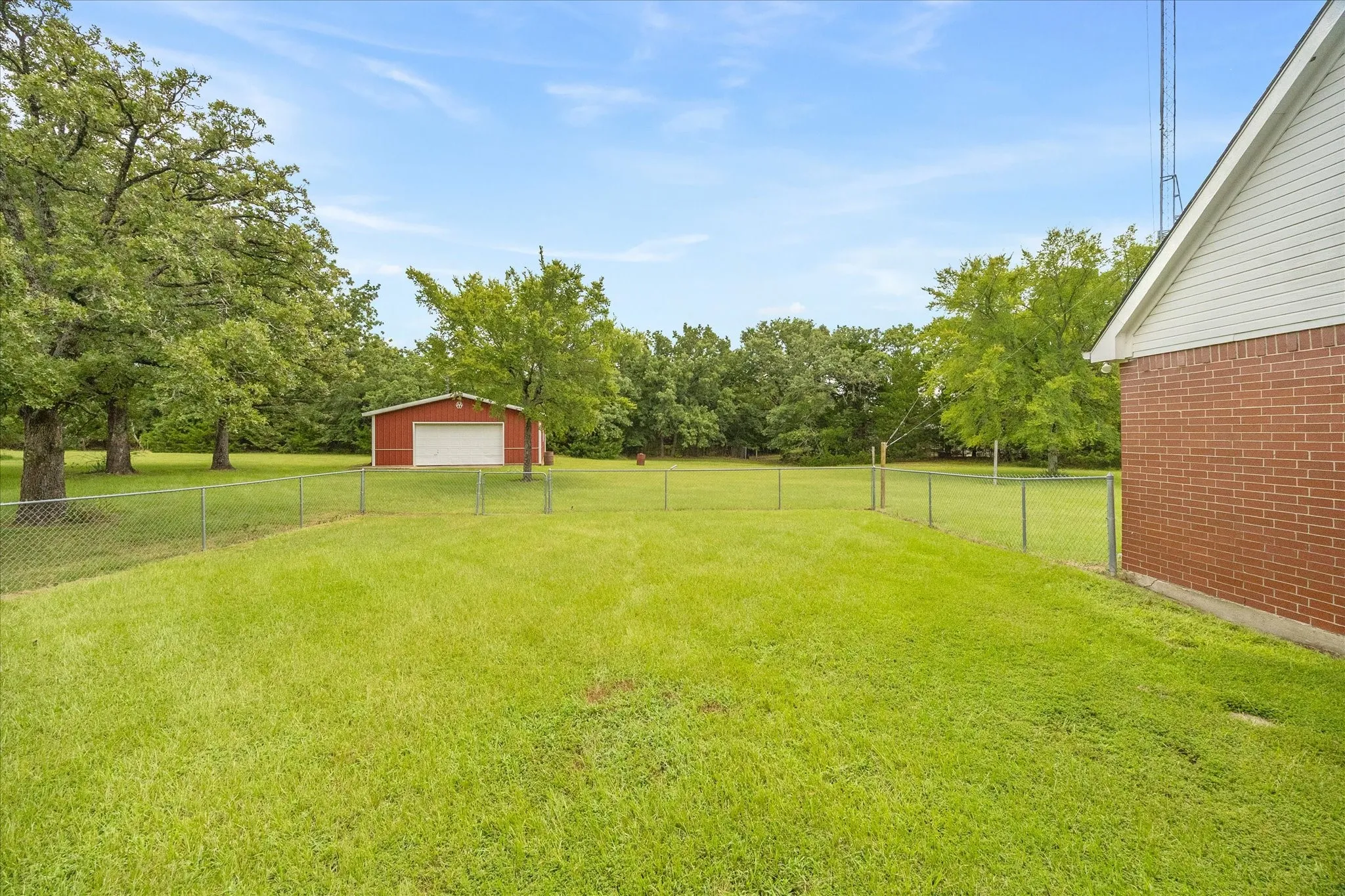 Single Family Residence For Sale in Hunt County , 10495 Holly Creek Road, Terrell, Texas 75160, 3 Bedroom, 2 Bathroom, 2 Garage spaces, 1,934 Sqft, built in 1998, mls#21335284, Real Estate Agent in Terrell, Homes For Sale in Hunt county, Homes For Sale in Terrell, Realtor in Terrell Texas, Real Estate Brokerage Independent Realty Texas, Luminita Cordes Realtor