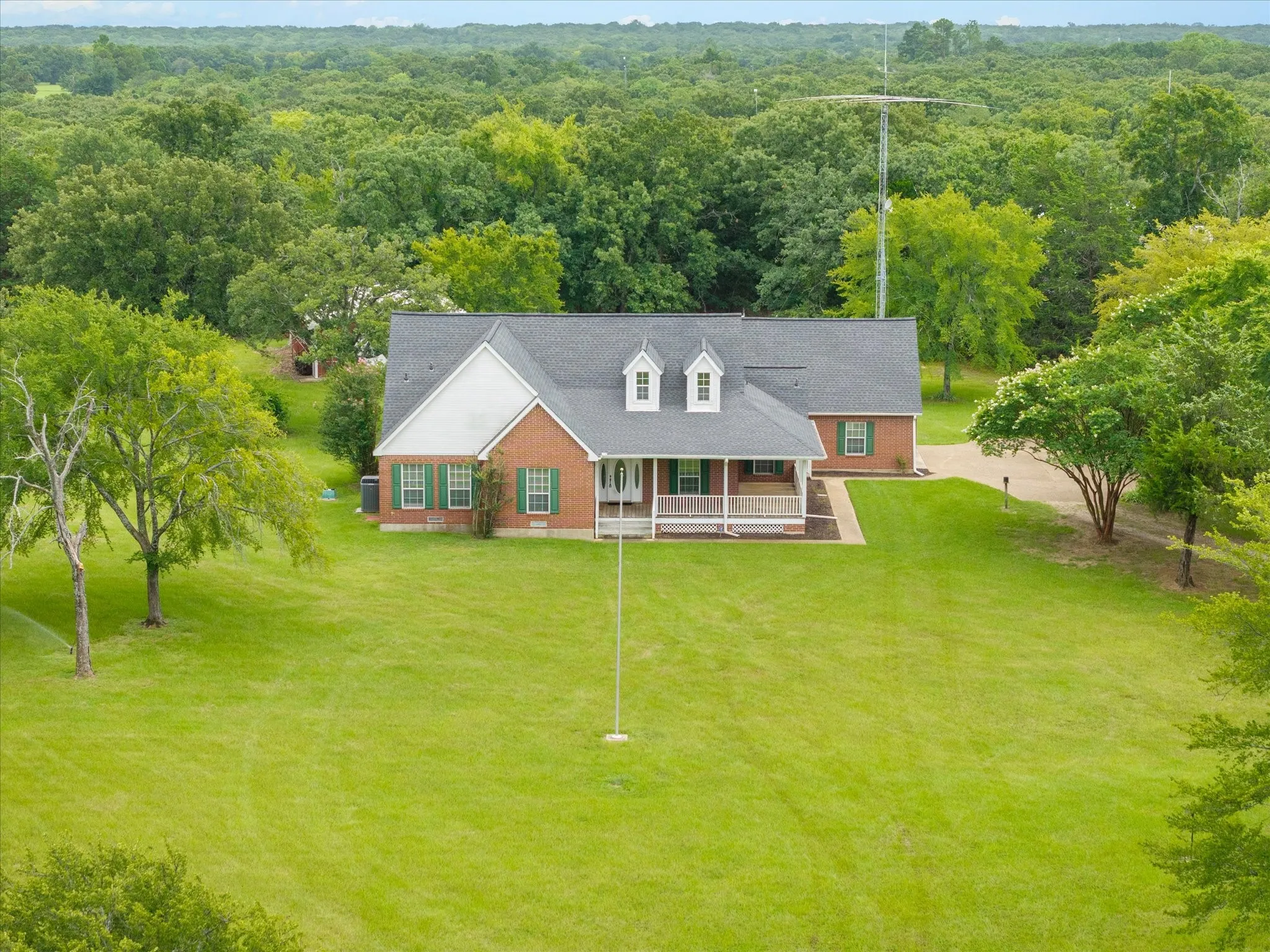 Single Family Residence For Sale in Hunt County , 10495 Holly Creek Road, Terrell, Texas 75160, 3 Bedroom, 2 Bathroom, 2 Garage spaces, 1,934 Sqft, built in 1998, mls#21335284, Real Estate Agent in Terrell, Homes For Sale in Hunt county, Homes For Sale in Terrell, Realtor in Terrell Texas, Real Estate Brokerage Independent Realty Texas, Luminita Cordes Realtor