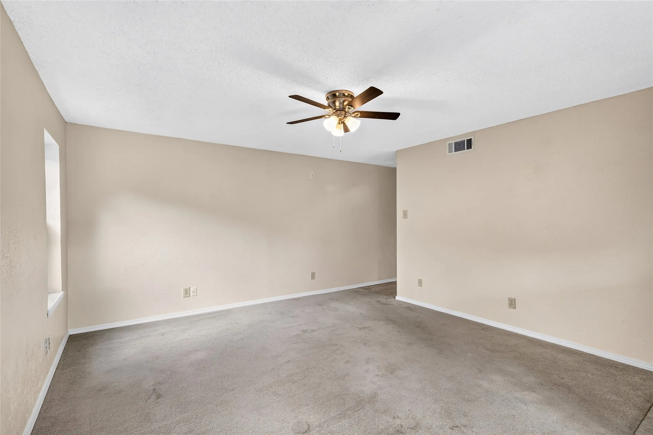 Same room from the otherside.