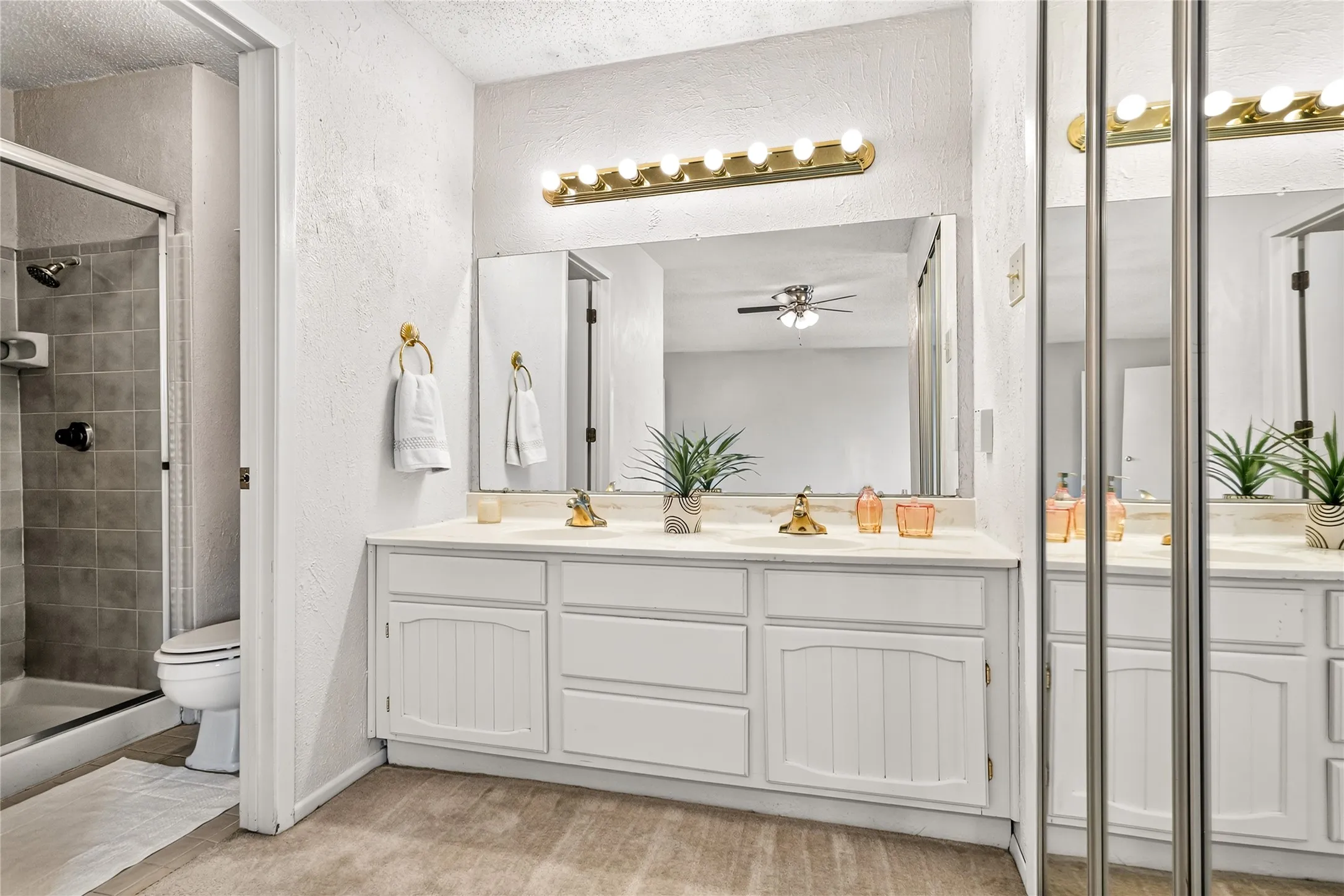 Large double vanity with plenty of space and light!!