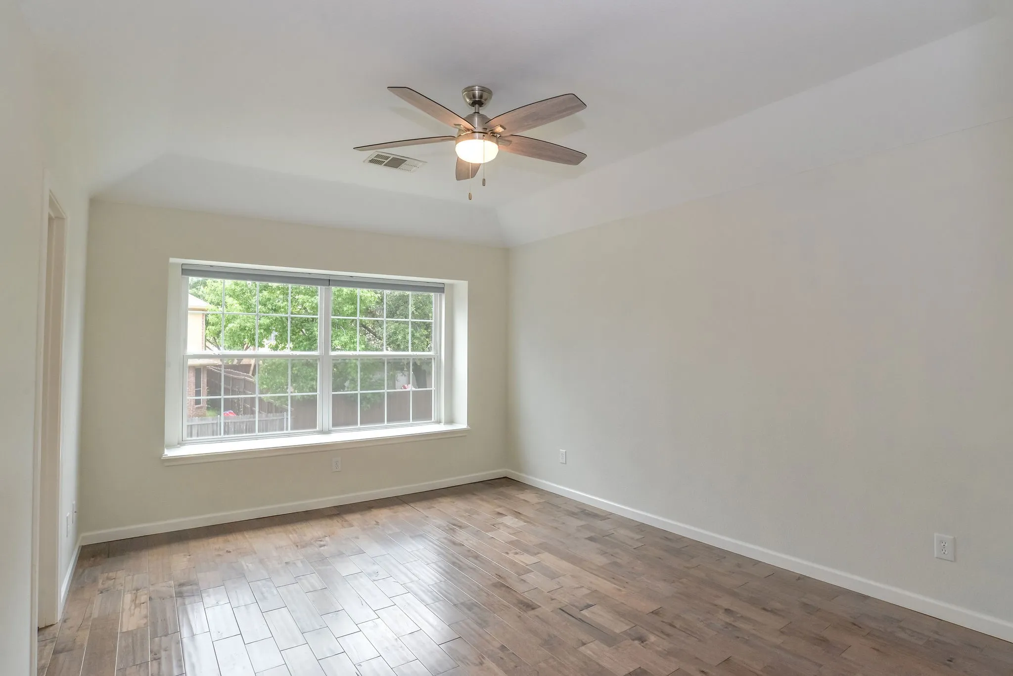 Single Family Residence For Rent in Denton County , 923 Kathryn Drive, Lewisville, Texas 75067, 3 Bedroom, 3 Bathroom, 2 Garage spaces, 1,453 Sqft, built in 1999, mls#21335288, Real Estate Agent in Lewisville, Homes For Rent in Denton county, Homes For Rent in Lewisville, Realtor in Lewisville Texas, Real Estate Brokerage Independent Realty Texas, Luminita Cordes Realtor