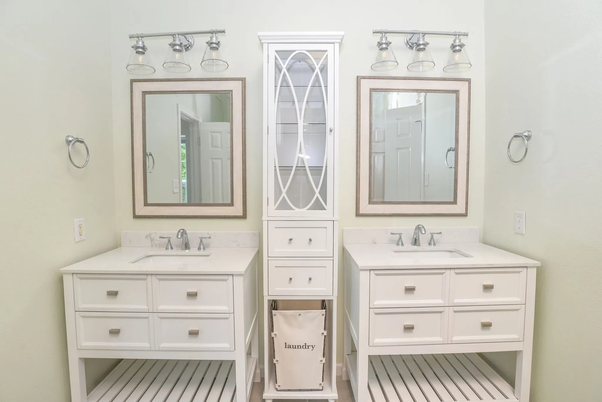 Single Family Residence For Rent in Denton County , 923 Kathryn Drive, Lewisville, Texas 75067, 3 Bedroom, 3 Bathroom, 2 Garage spaces, 1,453 Sqft, built in 1999, mls#21335288, Real Estate Agent in Lewisville, Homes For Rent in Denton county, Homes For Rent in Lewisville, Realtor in Lewisville Texas, Real Estate Brokerage Independent Realty Texas, Luminita Cordes Realtor