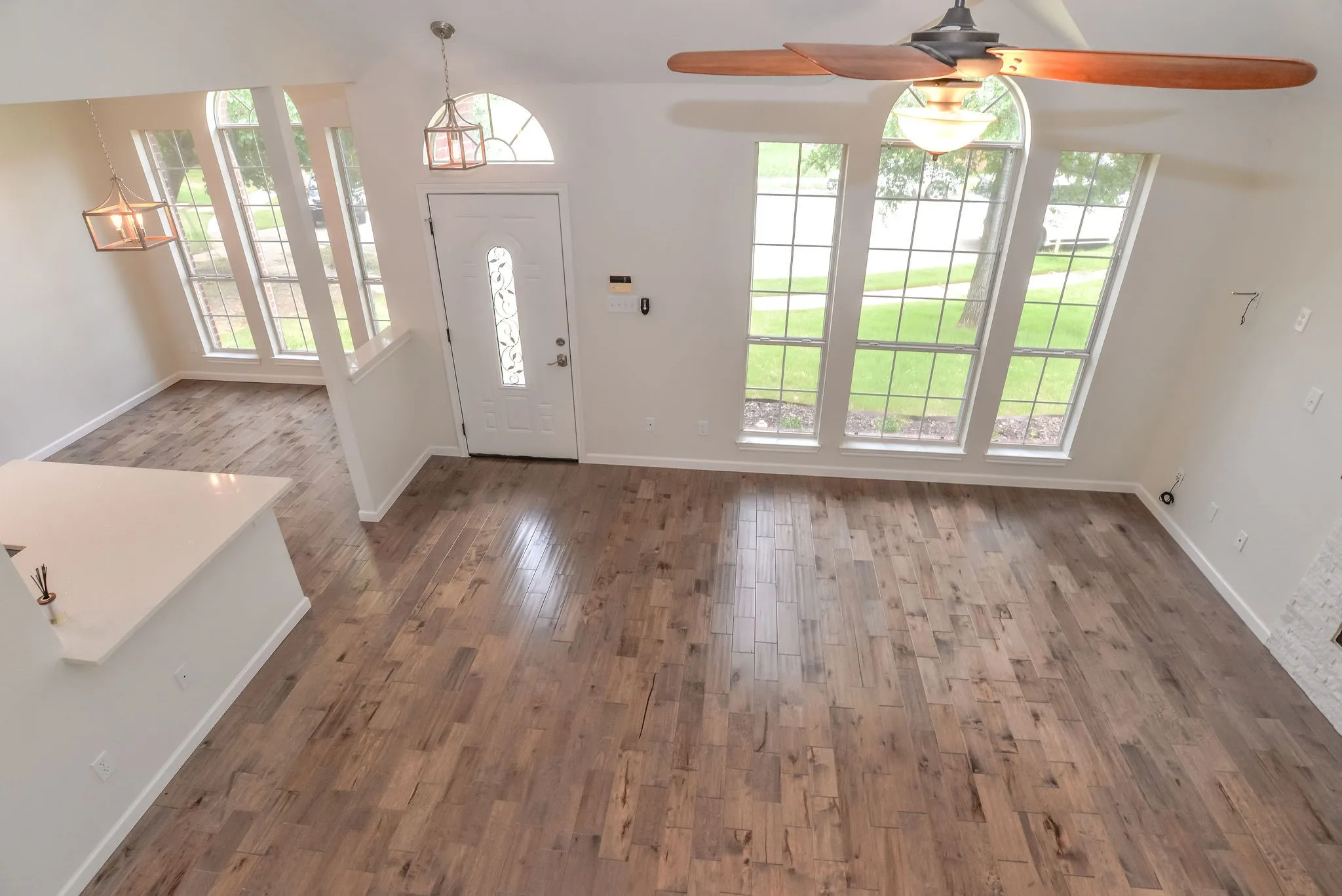 Single Family Residence For Rent in Denton County , 923 Kathryn Drive, Lewisville, Texas 75067, 3 Bedroom, 3 Bathroom, 2 Garage spaces, 1,453 Sqft, built in 1999, mls#21335288, Real Estate Agent in Lewisville, Homes For Rent in Denton county, Homes For Rent in Lewisville, Realtor in Lewisville Texas, Real Estate Brokerage Independent Realty Texas, Luminita Cordes Realtor