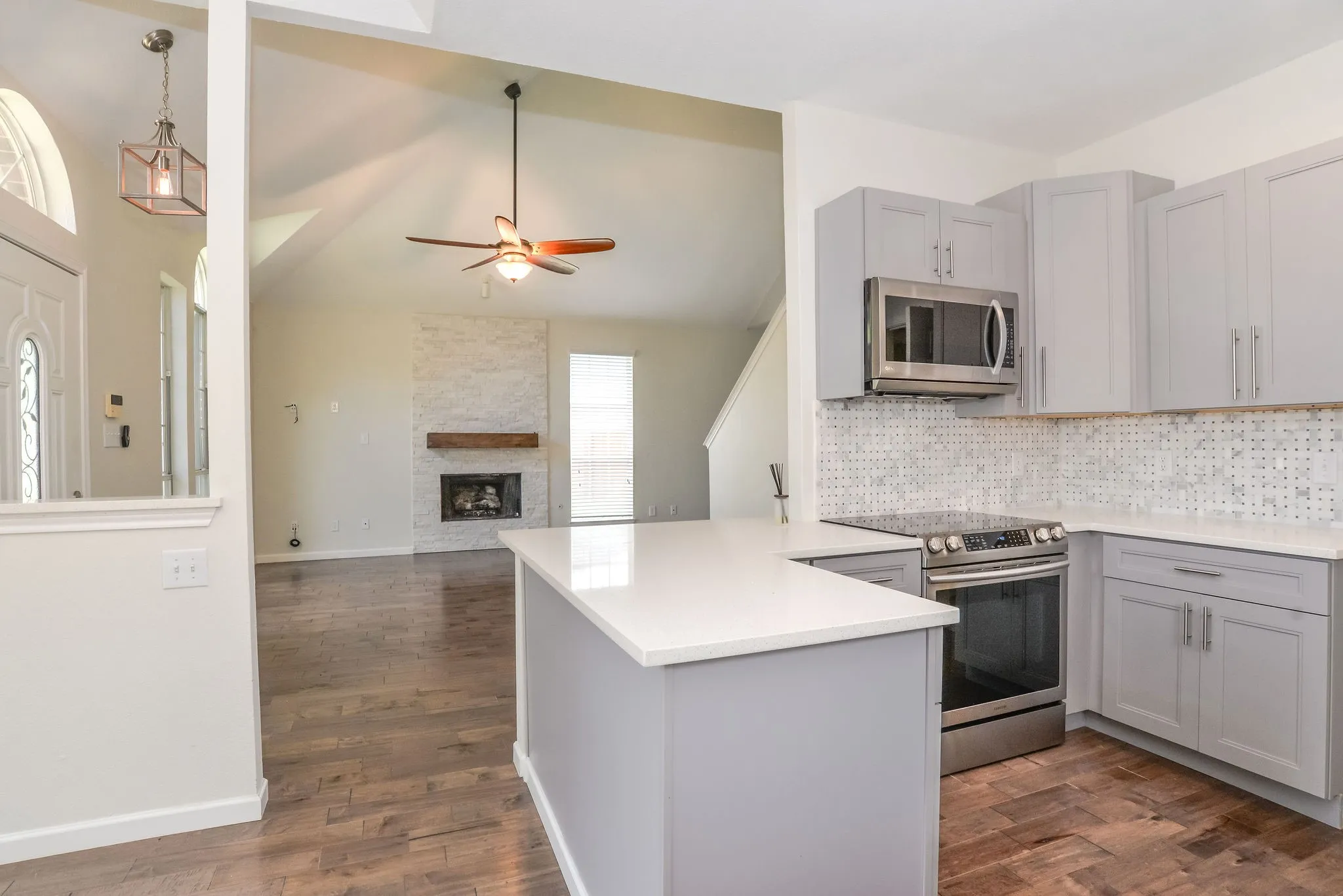 Single Family Residence For Rent in Denton County , 923 Kathryn Drive, Lewisville, Texas 75067, 3 Bedroom, 3 Bathroom, 2 Garage spaces, 1,453 Sqft, built in 1999, mls#21335288, Real Estate Agent in Lewisville, Homes For Rent in Denton county, Homes For Rent in Lewisville, Realtor in Lewisville Texas, Real Estate Brokerage Independent Realty Texas, Luminita Cordes Realtor