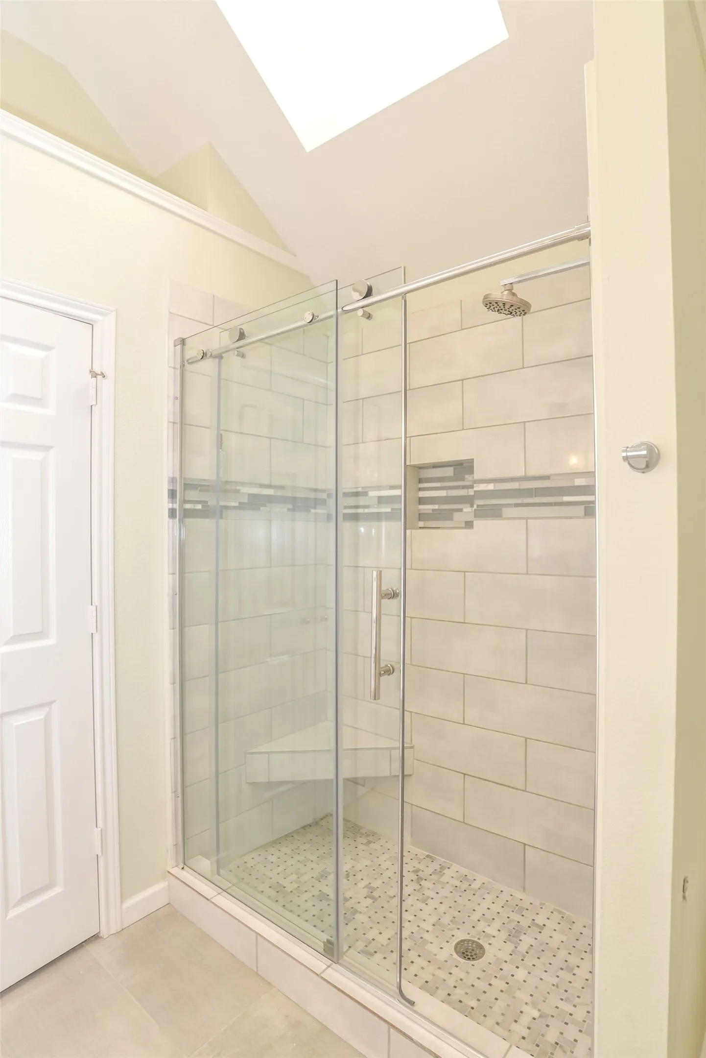 Single Family Residence For Rent in Denton County , 923 Kathryn Drive, Lewisville, Texas 75067, 3 Bedroom, 3 Bathroom, 2 Garage spaces, 1,453 Sqft, built in 1999, mls#21335288, Real Estate Agent in Lewisville, Homes For Rent in Denton county, Homes For Rent in Lewisville, Realtor in Lewisville Texas, Real Estate Brokerage Independent Realty Texas, Luminita Cordes Realtor