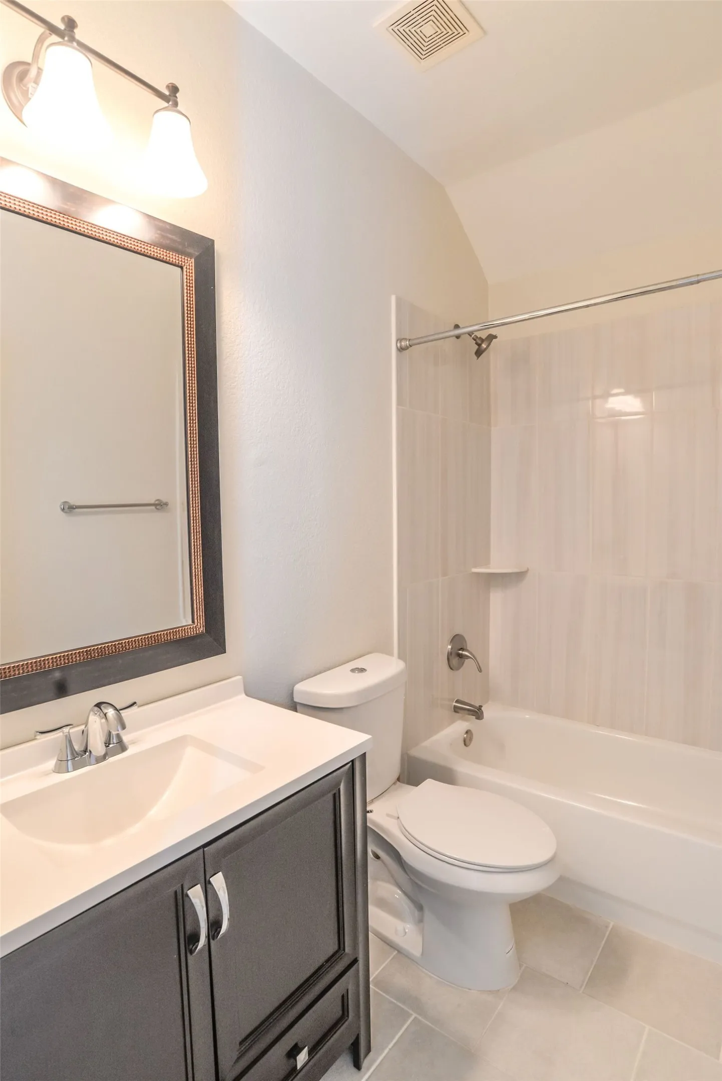Single Family Residence For Rent in Denton County , 923 Kathryn Drive, Lewisville, Texas 75067, 3 Bedroom, 3 Bathroom, 2 Garage spaces, 1,453 Sqft, built in 1999, mls#21335288, Real Estate Agent in Lewisville, Homes For Rent in Denton county, Homes For Rent in Lewisville, Realtor in Lewisville Texas, Real Estate Brokerage Independent Realty Texas, Luminita Cordes Realtor