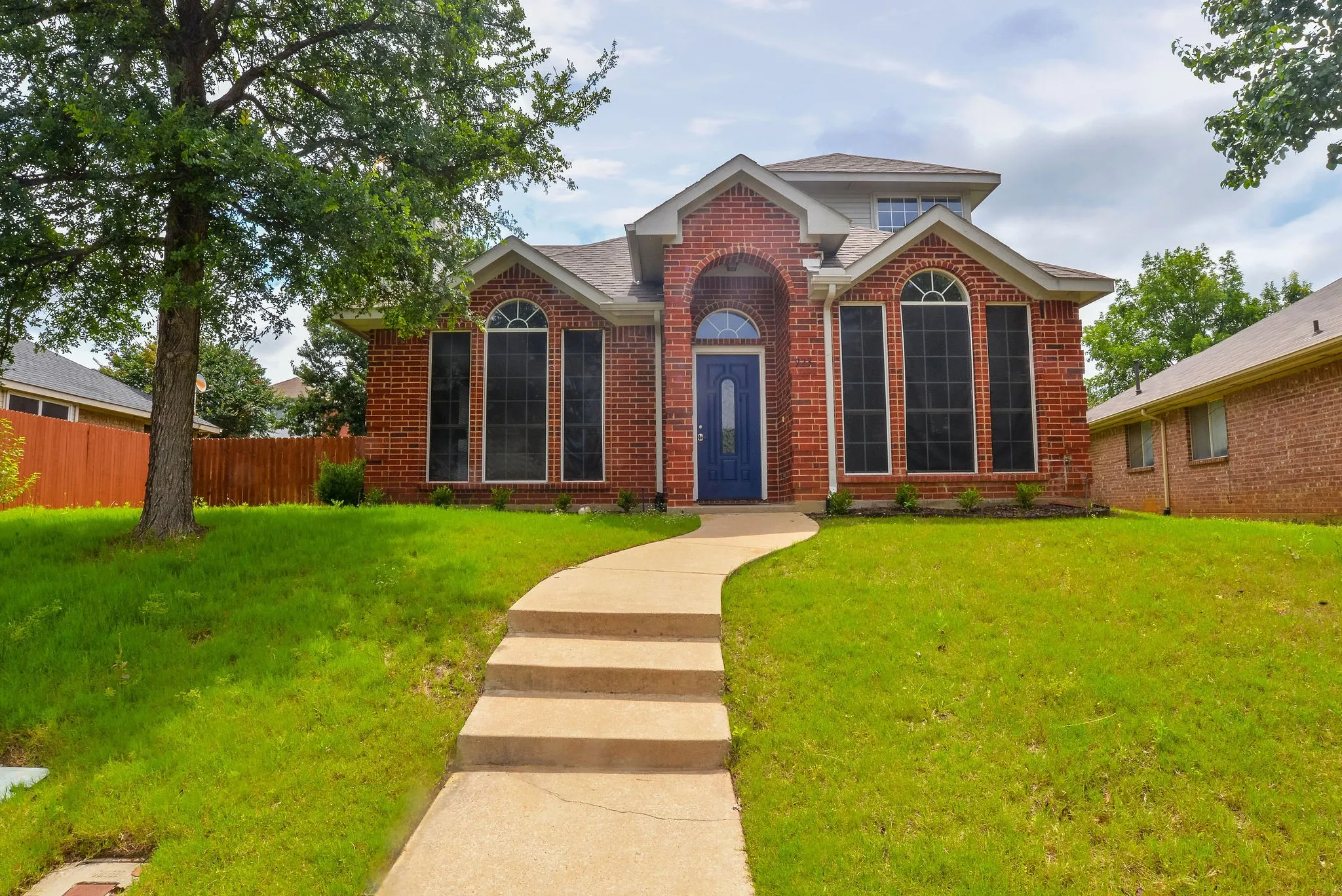 Single Family Residence For Rent in Denton County , 923 Kathryn Drive, Lewisville, Texas 75067, 3 Bedroom, 3 Bathroom, 2 Garage spaces, 1,453 Sqft, built in 1999, mls#21335288, Real Estate Agent in Lewisville, Homes For Rent in Denton county, Homes For Rent in Lewisville, Realtor in Lewisville Texas, Real Estate Brokerage Independent Realty Texas, Luminita Cordes Realtor