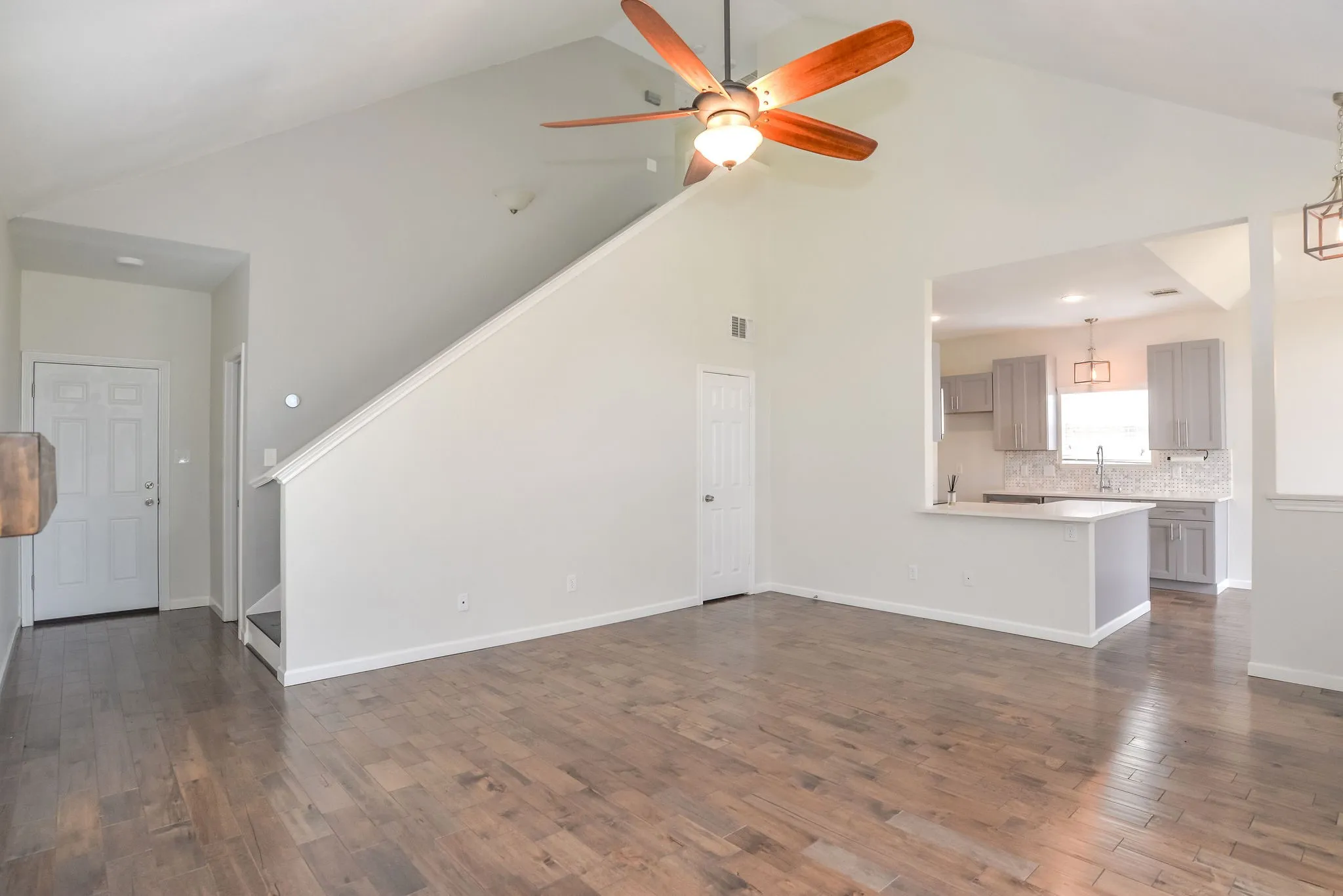 Single Family Residence For Rent in Denton County , 923 Kathryn Drive, Lewisville, Texas 75067, 3 Bedroom, 3 Bathroom, 2 Garage spaces, 1,453 Sqft, built in 1999, mls#21335288, Real Estate Agent in Lewisville, Homes For Rent in Denton county, Homes For Rent in Lewisville, Realtor in Lewisville Texas, Real Estate Brokerage Independent Realty Texas, Luminita Cordes Realtor