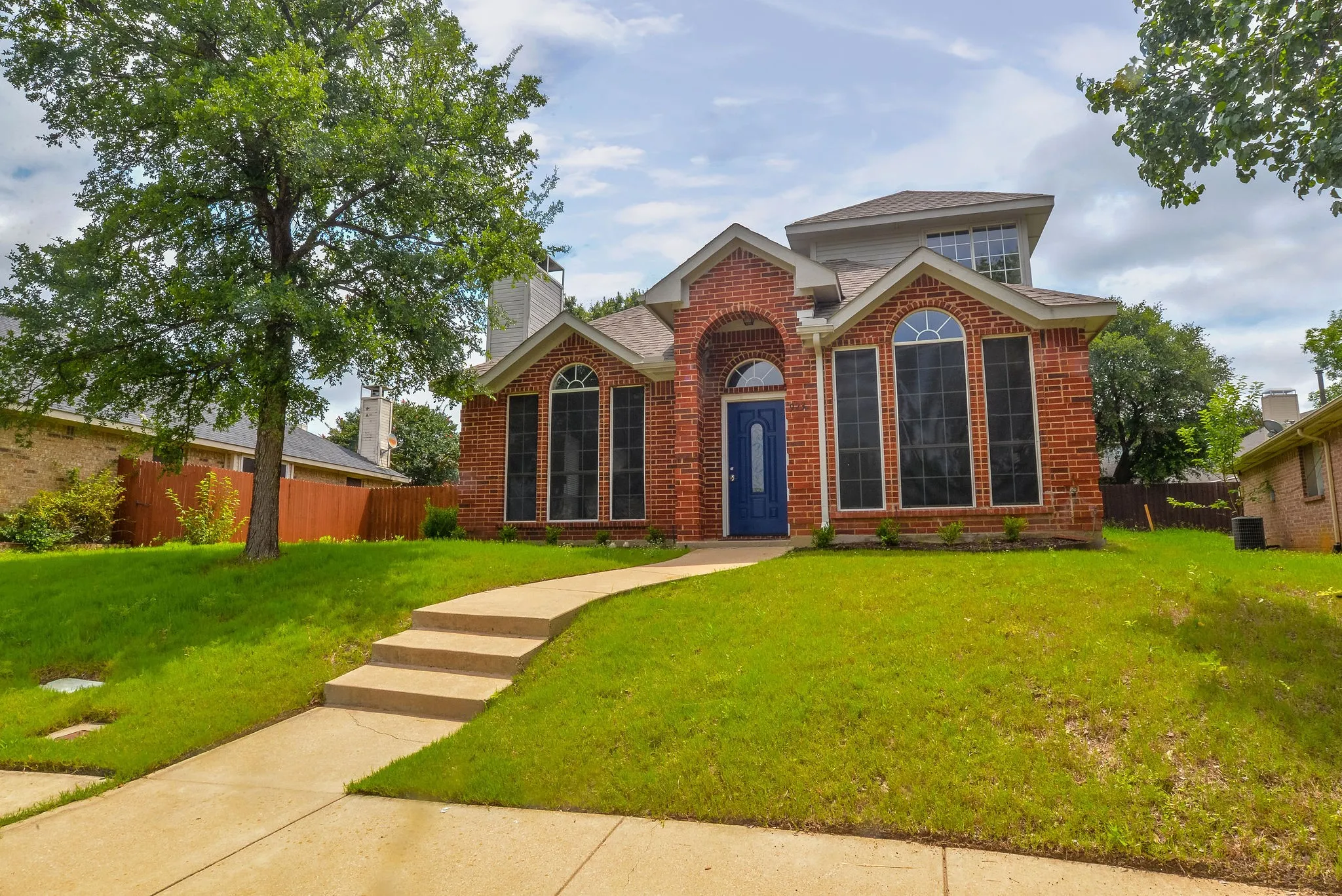 Single Family Residence For Rent in Denton County , 923 Kathryn Drive, Lewisville, Texas 75067, 3 Bedroom, 3 Bathroom, 2 Garage spaces, 1,453 Sqft, built in 1999, mls#21335288, Real Estate Agent in Lewisville, Homes For Rent in Denton county, Homes For Rent in Lewisville, Realtor in Lewisville Texas, Real Estate Brokerage Independent Realty Texas, Luminita Cordes Realtor