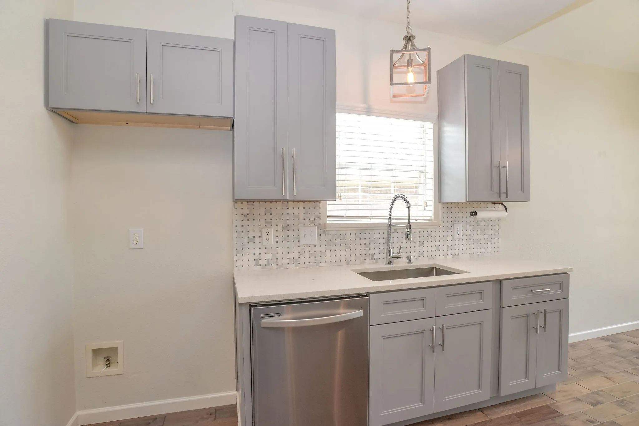 Single Family Residence For Rent in Denton County , 923 Kathryn Drive, Lewisville, Texas 75067, 3 Bedroom, 3 Bathroom, 2 Garage spaces, 1,453 Sqft, built in 1999, mls#21335288, Real Estate Agent in Lewisville, Homes For Rent in Denton county, Homes For Rent in Lewisville, Realtor in Lewisville Texas, Real Estate Brokerage Independent Realty Texas, Luminita Cordes Realtor