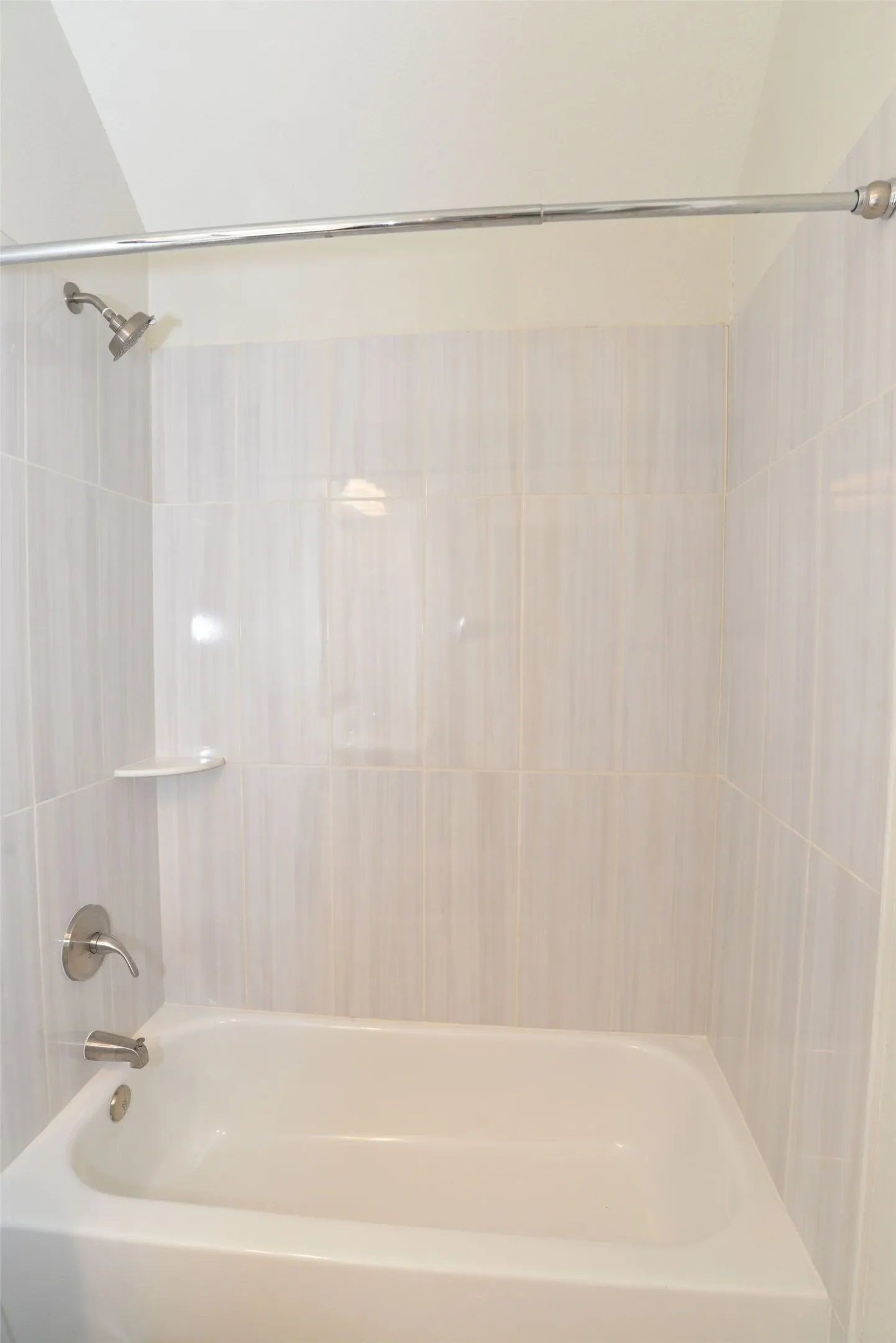Single Family Residence For Rent in Denton County , 923 Kathryn Drive, Lewisville, Texas 75067, 3 Bedroom, 3 Bathroom, 2 Garage spaces, 1,453 Sqft, built in 1999, mls#21335288, Real Estate Agent in Lewisville, Homes For Rent in Denton county, Homes For Rent in Lewisville, Realtor in Lewisville Texas, Real Estate Brokerage Independent Realty Texas, Luminita Cordes Realtor