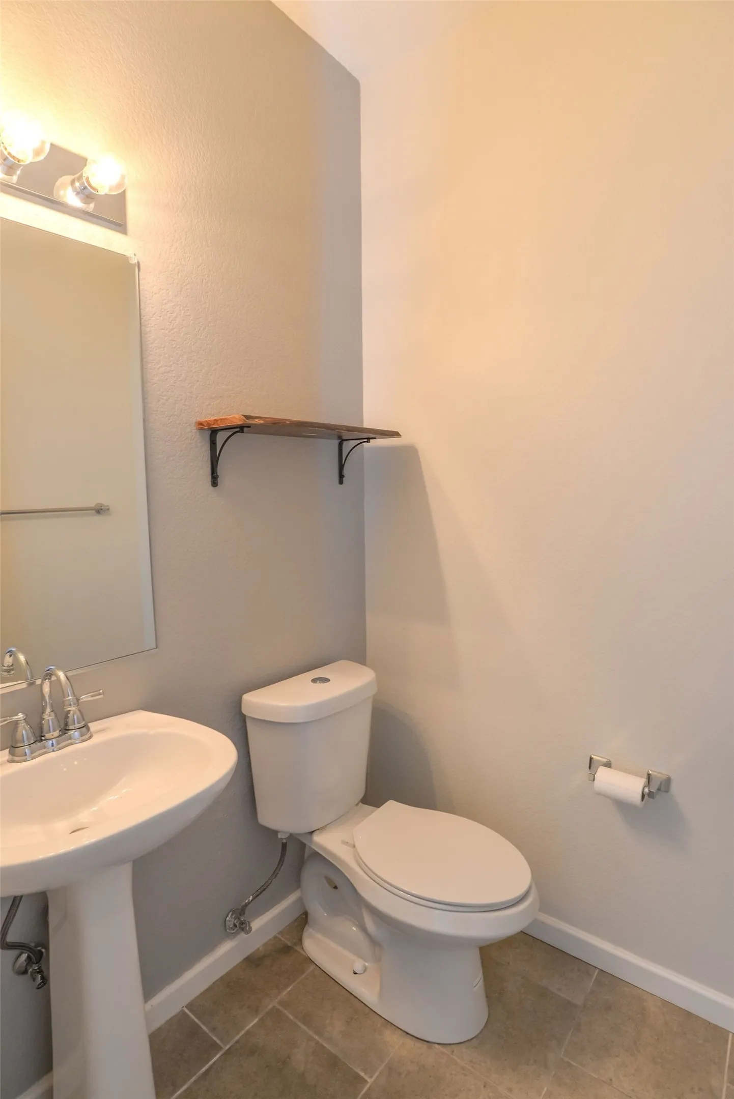 Single Family Residence For Rent in Denton County , 923 Kathryn Drive, Lewisville, Texas 75067, 3 Bedroom, 3 Bathroom, 2 Garage spaces, 1,453 Sqft, built in 1999, mls#21335288, Real Estate Agent in Lewisville, Homes For Rent in Denton county, Homes For Rent in Lewisville, Realtor in Lewisville Texas, Real Estate Brokerage Independent Realty Texas, Luminita Cordes Realtor