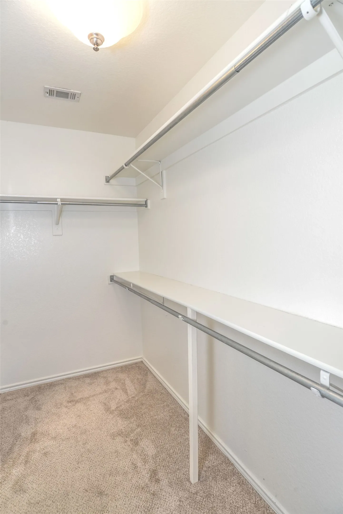 Single Family Residence For Rent in Denton County , 923 Kathryn Drive, Lewisville, Texas 75067, 3 Bedroom, 3 Bathroom, 2 Garage spaces, 1,453 Sqft, built in 1999, mls#21335288, Real Estate Agent in Lewisville, Homes For Rent in Denton county, Homes For Rent in Lewisville, Realtor in Lewisville Texas, Real Estate Brokerage Independent Realty Texas, Luminita Cordes Realtor