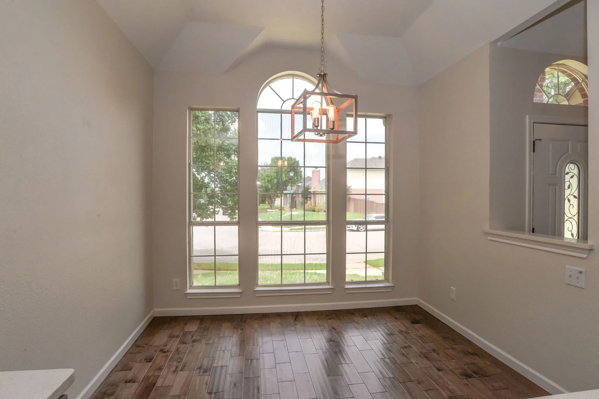 Single Family Residence For Rent in Denton County , 923 Kathryn Drive, Lewisville, Texas 75067, 3 Bedroom, 3 Bathroom, 2 Garage spaces, 1,453 Sqft, built in 1999, mls#21335288, Real Estate Agent in Lewisville, Homes For Rent in Denton county, Homes For Rent in Lewisville, Realtor in Lewisville Texas, Real Estate Brokerage Independent Realty Texas, Luminita Cordes Realtor