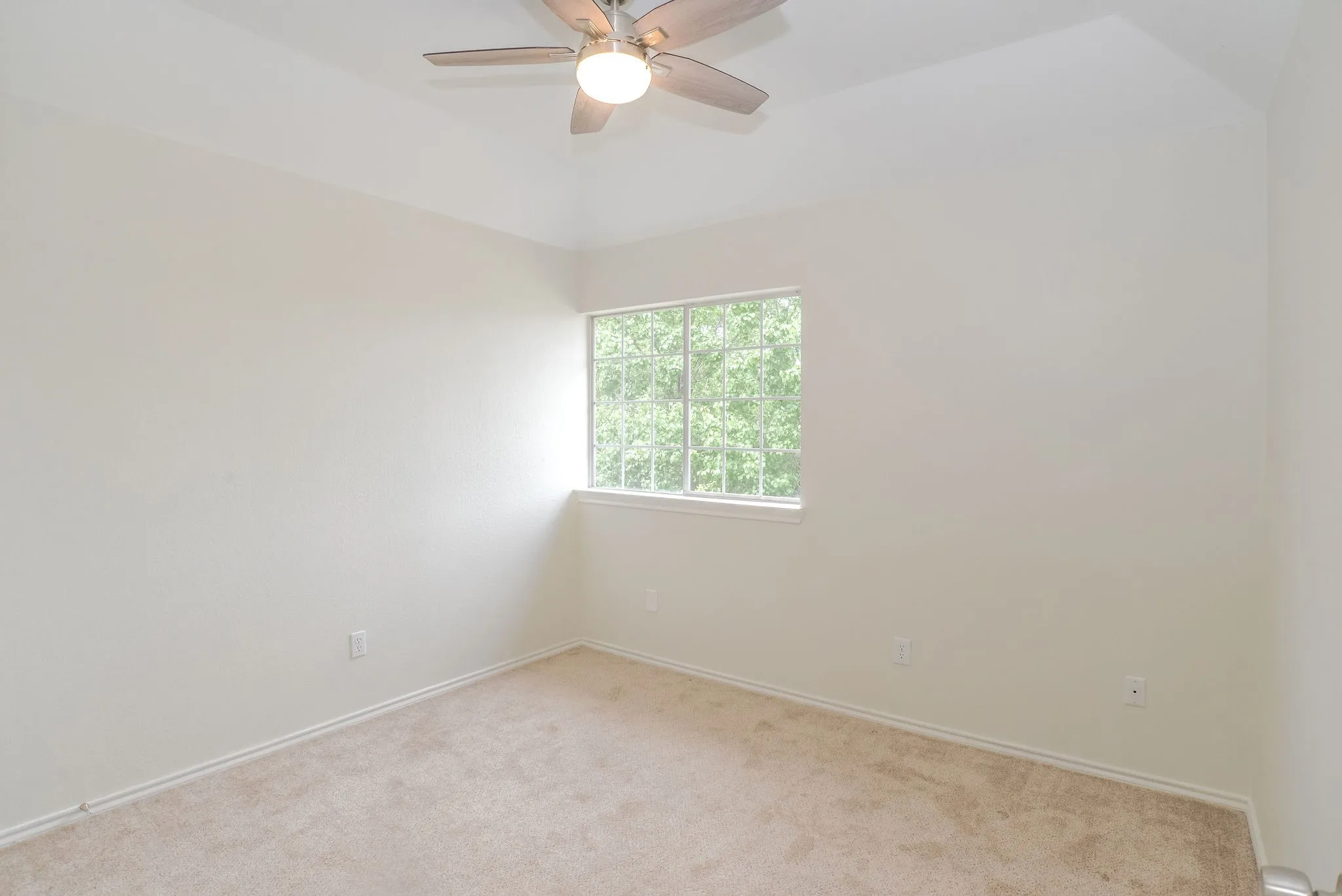 Single Family Residence For Rent in Denton County , 923 Kathryn Drive, Lewisville, Texas 75067, 3 Bedroom, 3 Bathroom, 2 Garage spaces, 1,453 Sqft, built in 1999, mls#21335288, Real Estate Agent in Lewisville, Homes For Rent in Denton county, Homes For Rent in Lewisville, Realtor in Lewisville Texas, Real Estate Brokerage Independent Realty Texas, Luminita Cordes Realtor
