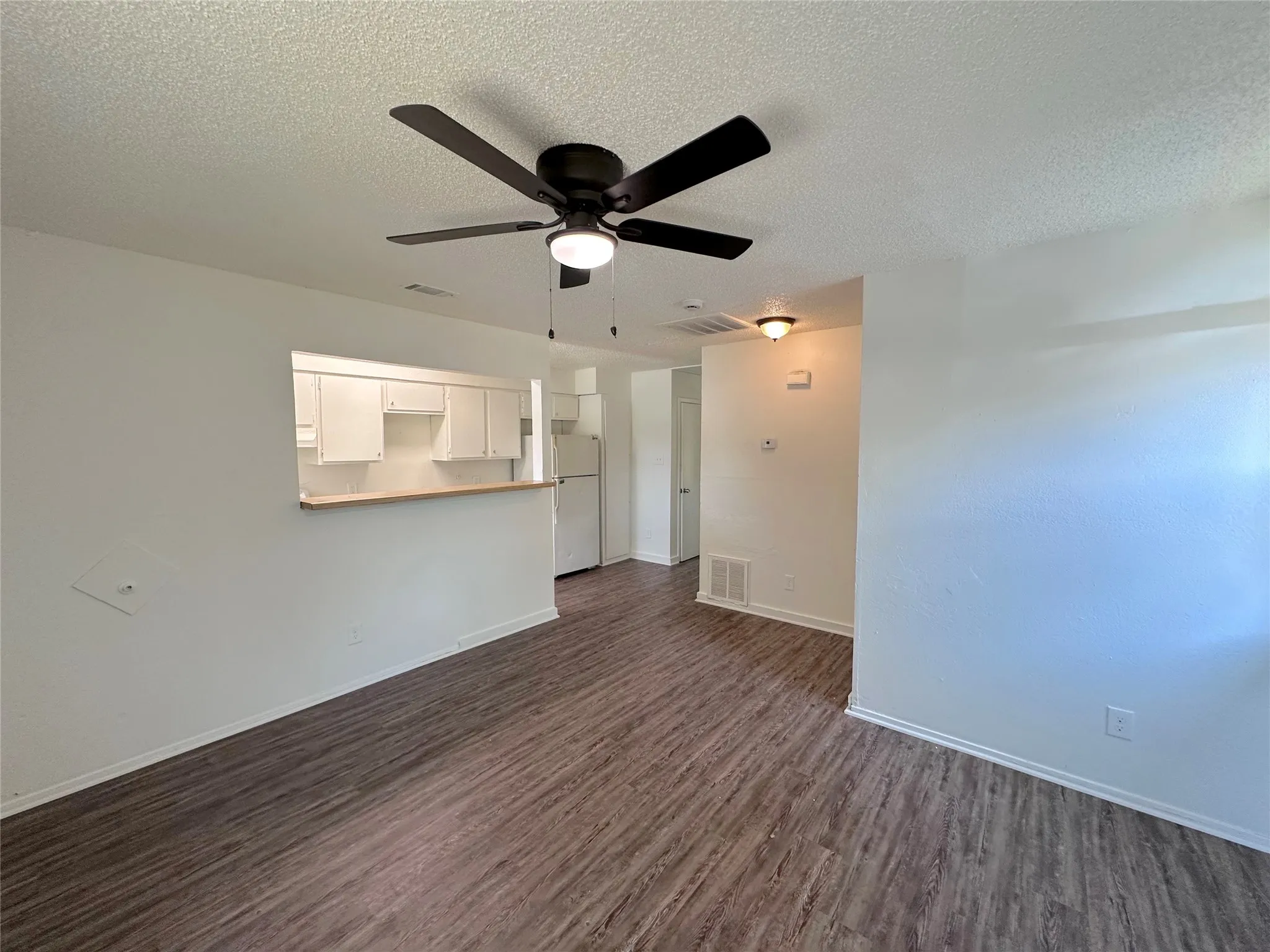 Duplex For Rent in Tarrant County , 5408 Helmick Avenue, Fort Worth, Texas 76107, 2 Bedroom, 1 Bathroom, Garage spaces, 700 Sqft, built in 1983, mls#21335297, Real Estate Agent in Fort Worth, Homes For Rent in Tarrant county, Homes For Rent in Fort Worth, Realtor in Fort Worth Texas, Real Estate Brokerage Independent Realty Texas, Luminita Cordes Realtor