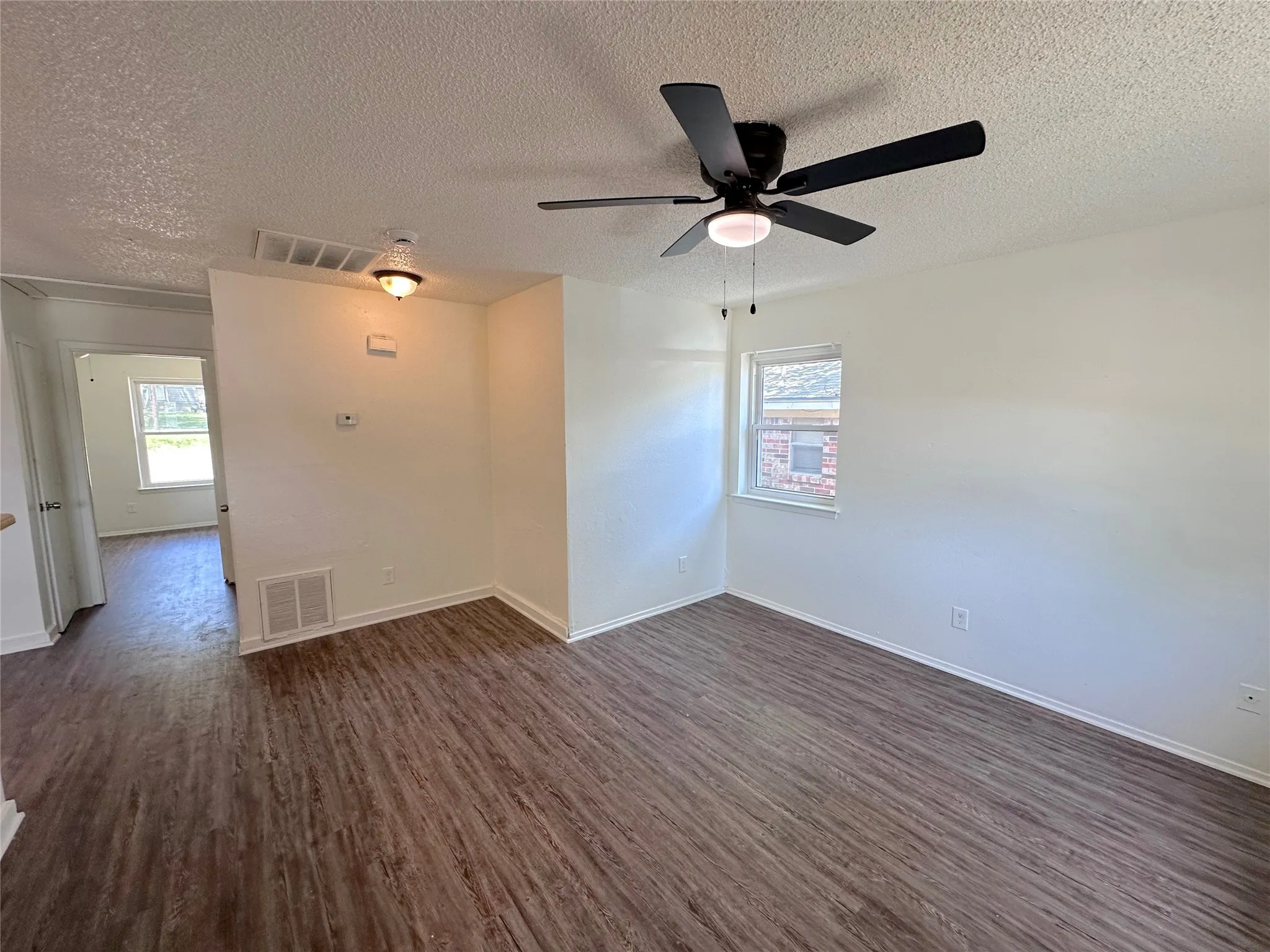 Duplex For Rent in Tarrant County , 5408 Helmick Avenue, Fort Worth, Texas 76107, 2 Bedroom, 1 Bathroom, Garage spaces, 700 Sqft, built in 1983, mls#21335297, Real Estate Agent in Fort Worth, Homes For Rent in Tarrant county, Homes For Rent in Fort Worth, Realtor in Fort Worth Texas, Real Estate Brokerage Independent Realty Texas, Luminita Cordes Realtor