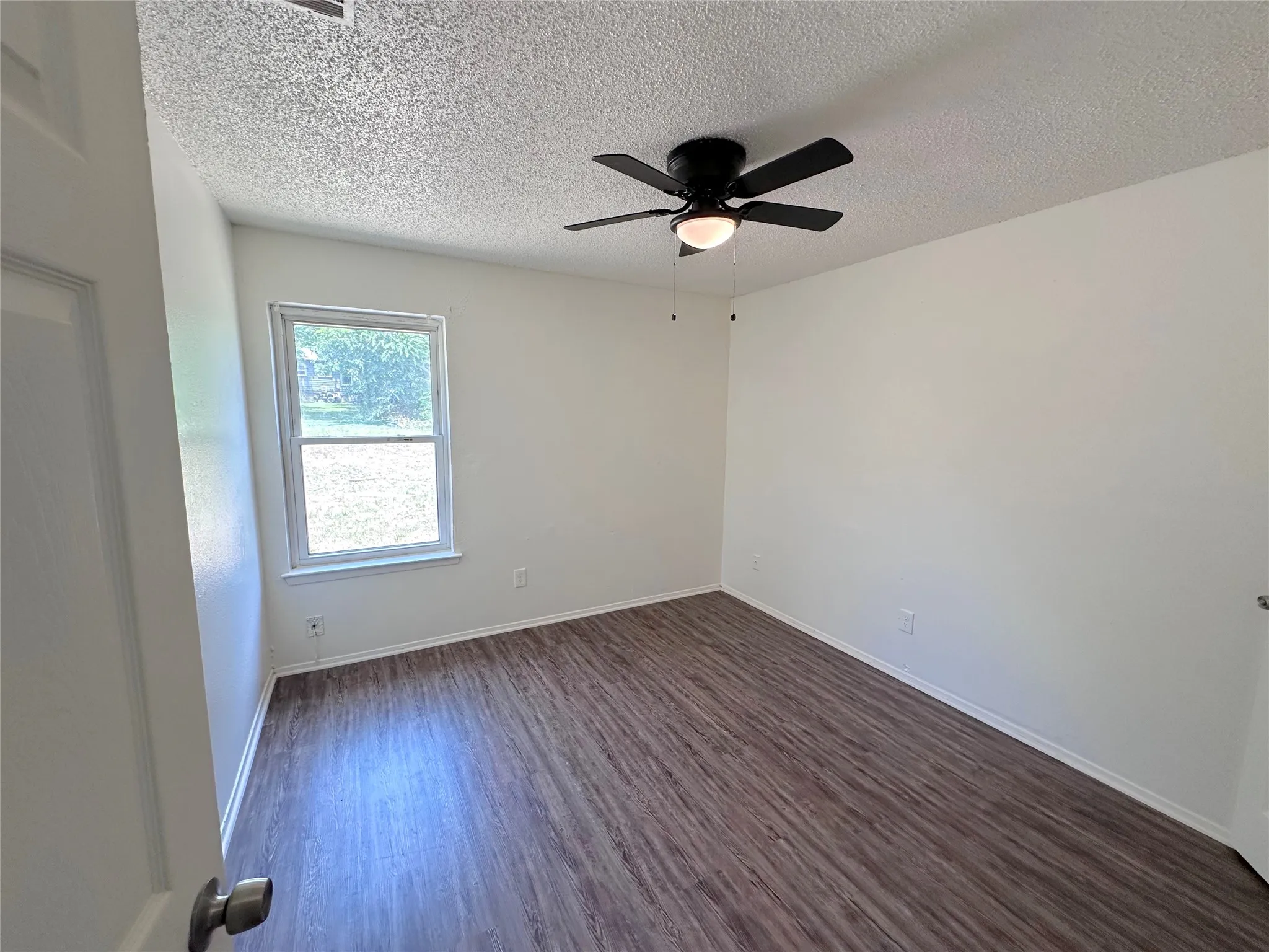 Duplex For Rent in Tarrant County , 5408 Helmick Avenue, Fort Worth, Texas 76107, 2 Bedroom, 1 Bathroom, Garage spaces, 700 Sqft, built in 1983, mls#21335297, Real Estate Agent in Fort Worth, Homes For Rent in Tarrant county, Homes For Rent in Fort Worth, Realtor in Fort Worth Texas, Real Estate Brokerage Independent Realty Texas, Luminita Cordes Realtor