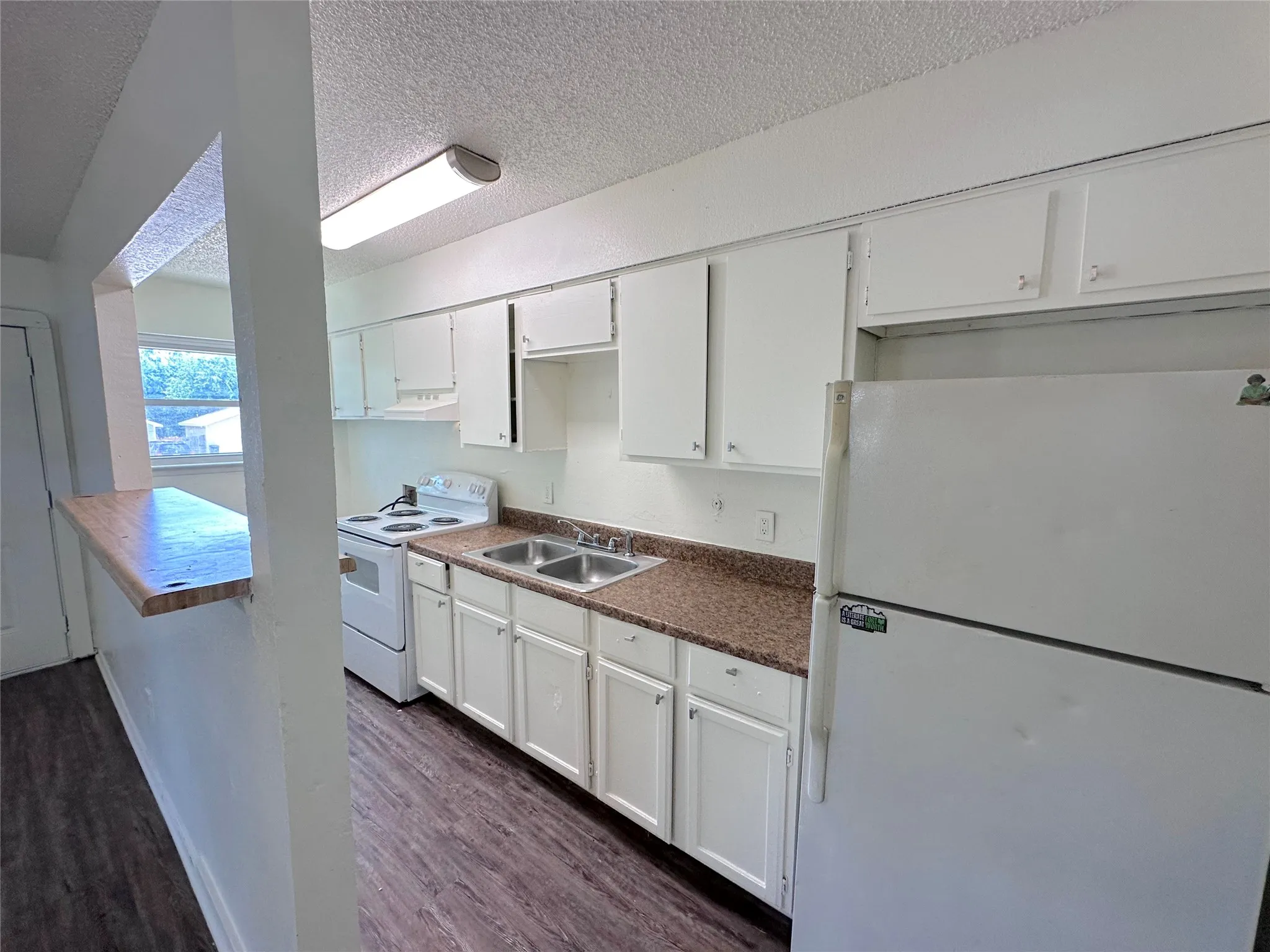 Duplex For Rent in Tarrant County , 5408 Helmick Avenue, Fort Worth, Texas 76107, 2 Bedroom, 1 Bathroom, Garage spaces, 700 Sqft, built in 1983, mls#21335297, Real Estate Agent in Fort Worth, Homes For Rent in Tarrant county, Homes For Rent in Fort Worth, Realtor in Fort Worth Texas, Real Estate Brokerage Independent Realty Texas, Luminita Cordes Realtor