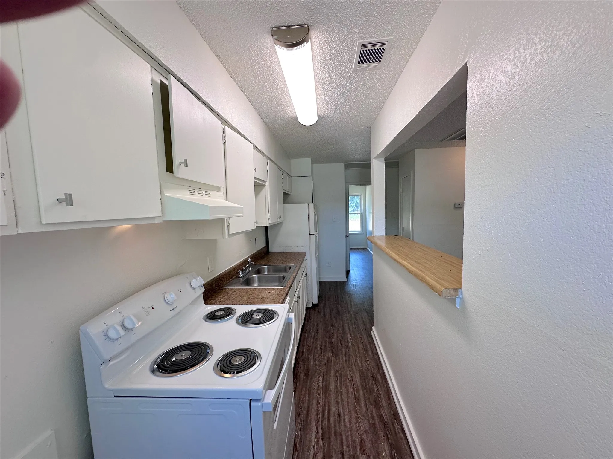 Duplex For Rent in Tarrant County , 5408 Helmick Avenue, Fort Worth, Texas 76107, 2 Bedroom, 1 Bathroom, Garage spaces, 700 Sqft, built in 1983, mls#21335297, Real Estate Agent in Fort Worth, Homes For Rent in Tarrant county, Homes For Rent in Fort Worth, Realtor in Fort Worth Texas, Real Estate Brokerage Independent Realty Texas, Luminita Cordes Realtor