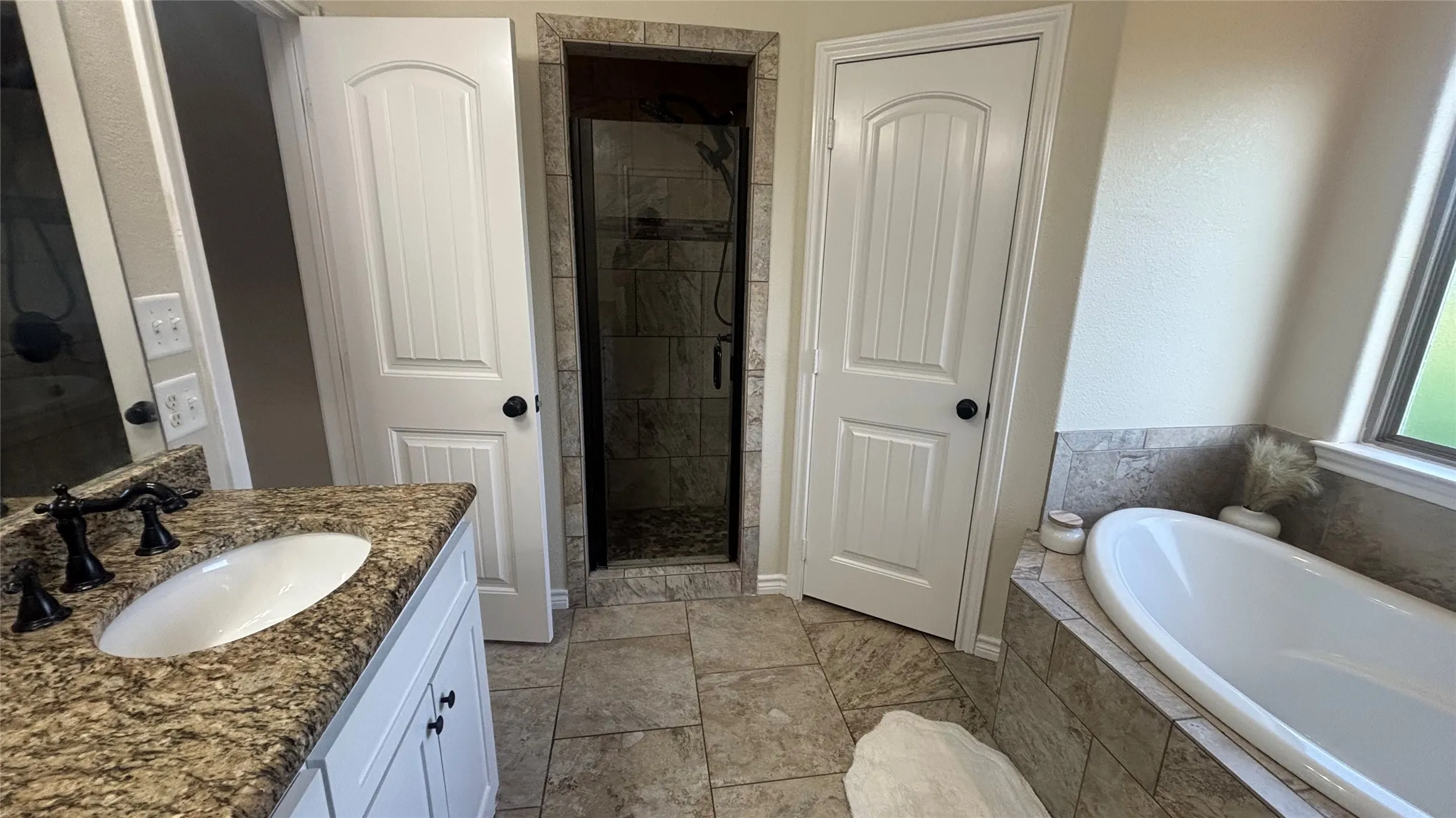 Single Family Residence For Sale in Henderson County , 6 Starview Drive, Star Harbor, Texas 75148, 3 Bedroom, 2 Bathroom, 2 Garage spaces, 1,500 Sqft, built in 2015, mls#21335298, Real Estate Agent in Star Harbor, Homes For Sale in Henderson county, Homes For Sale in Star Harbor, Realtor in Star Harbor Texas, Real Estate Brokerage Independent Realty Texas, Luminita Cordes Realtor
