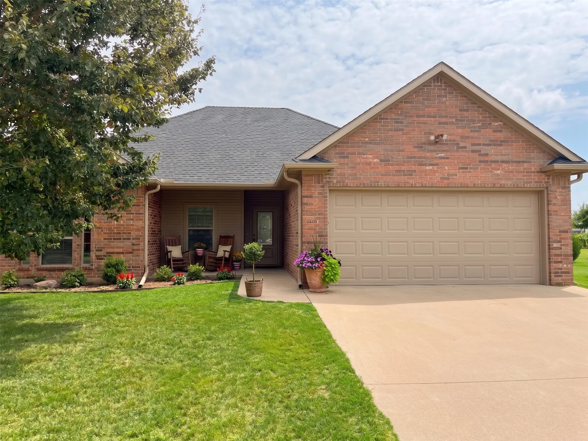 Single Family Residence For Sale in Henderson County , 6 Starview Drive, Star Harbor, Texas 75148, 3 Bedroom, 2 Bathroom, 2 Garage spaces, 1,500 Sqft, built in 2015, mls#21335298, Real Estate Agent in Star Harbor, Homes For Sale in Henderson county, Homes For Sale in Star Harbor, Realtor in Star Harbor Texas, Real Estate Brokerage Independent Realty Texas, Luminita Cordes Realtor