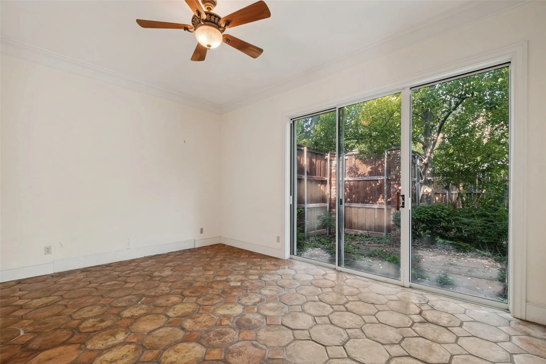 Single Family Residence For Sale in Dallas County , 7211 Lavendale Circle, Dallas, Texas 75230, 3 Bedroom, 3 Bathroom, 2 Garage spaces, 3,021 Sqft, built in 1978, mls#21334924, Real Estate Agent in Dallas, Homes For Sale in Dallas county, Homes For Sale in Dallas, Realtor in Dallas Texas, Real Estate Brokerage Independent Realty Texas, Luminita Cordes Realtor