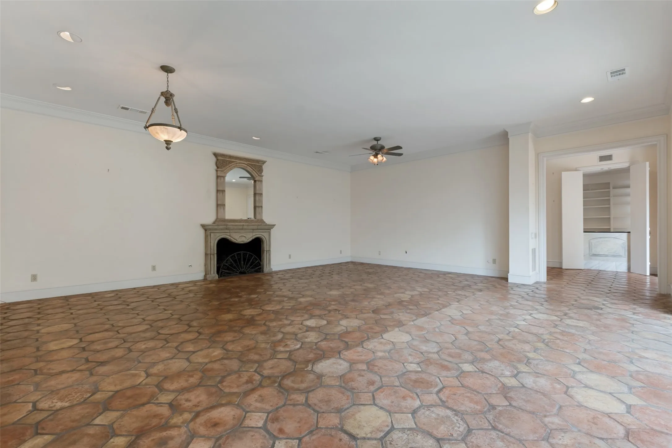 Single Family Residence For Sale in Dallas County , 7211 Lavendale Circle, Dallas, Texas 75230, 3 Bedroom, 3 Bathroom, 2 Garage spaces, 3,021 Sqft, built in 1978, mls#21334924, Real Estate Agent in Dallas, Homes For Sale in Dallas county, Homes For Sale in Dallas, Realtor in Dallas Texas, Real Estate Brokerage Independent Realty Texas, Luminita Cordes Realtor