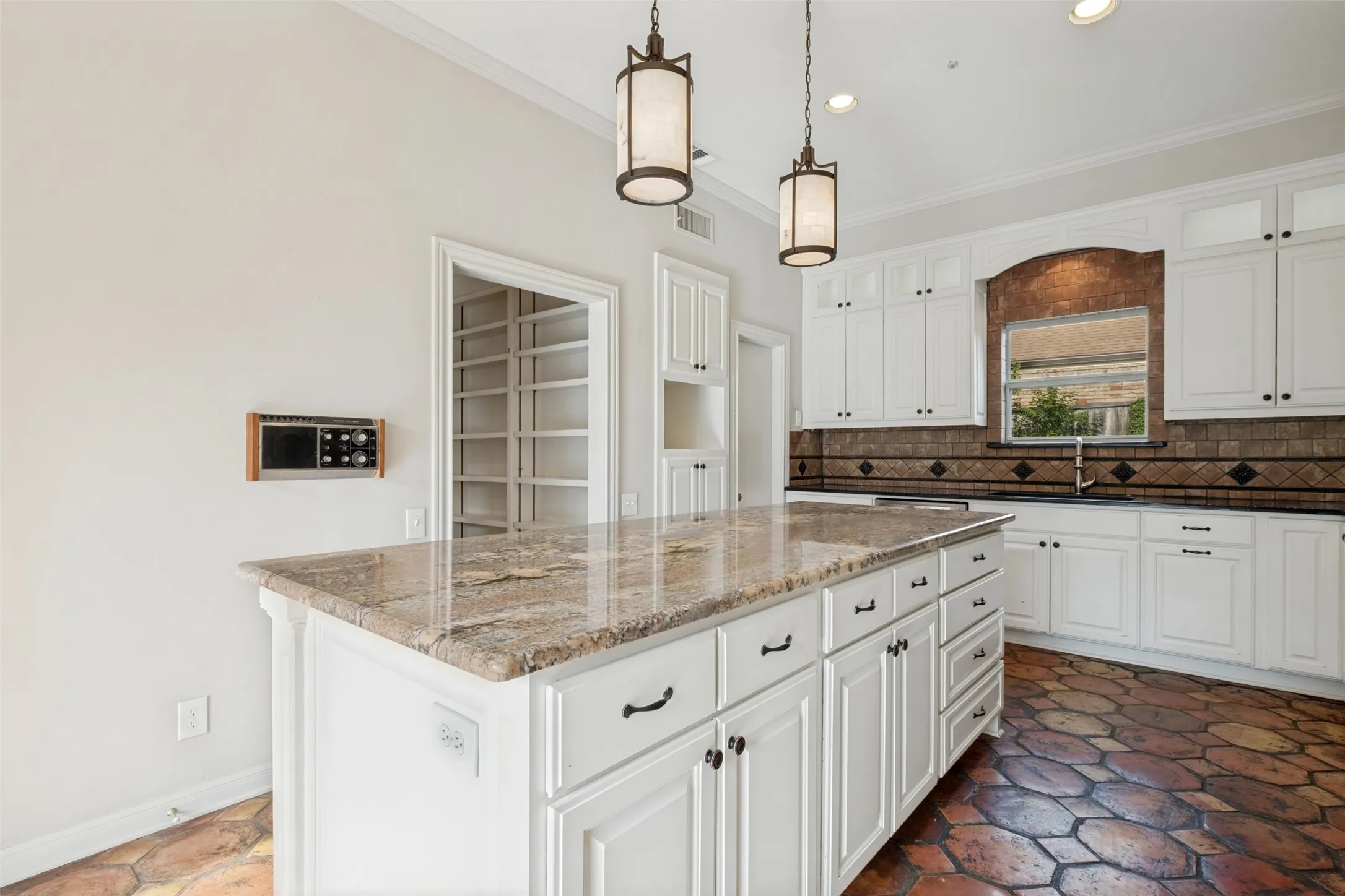 Single Family Residence For Sale in Dallas County , 7211 Lavendale Circle, Dallas, Texas 75230, 3 Bedroom, 3 Bathroom, 2 Garage spaces, 3,021 Sqft, built in 1978, mls#21334924, Real Estate Agent in Dallas, Homes For Sale in Dallas county, Homes For Sale in Dallas, Realtor in Dallas Texas, Real Estate Brokerage Independent Realty Texas, Luminita Cordes Realtor