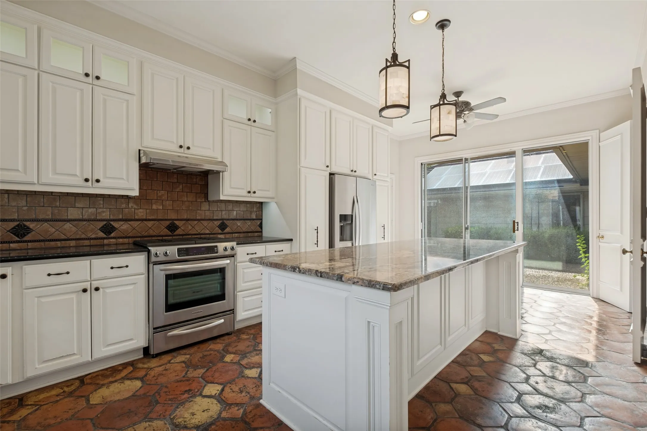 Single Family Residence For Sale in Dallas County , 7211 Lavendale Circle, Dallas, Texas 75230, 3 Bedroom, 3 Bathroom, 2 Garage spaces, 3,021 Sqft, built in 1978, mls#21334924, Real Estate Agent in Dallas, Homes For Sale in Dallas county, Homes For Sale in Dallas, Realtor in Dallas Texas, Real Estate Brokerage Independent Realty Texas, Luminita Cordes Realtor