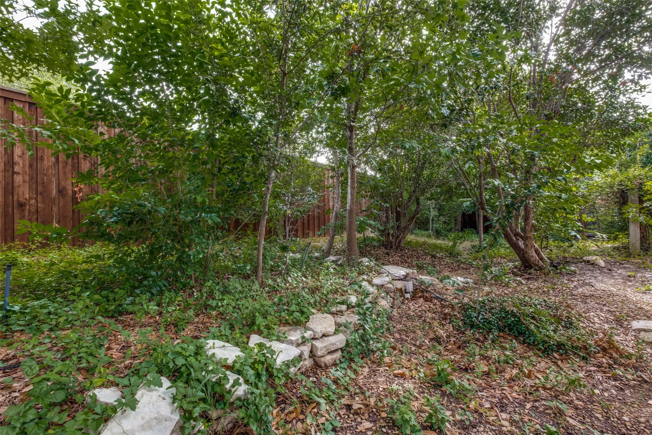 Single Family Residence For Sale in Dallas County , 7211 Lavendale Circle, Dallas, Texas 75230, 3 Bedroom, 3 Bathroom, 2 Garage spaces, 3,021 Sqft, built in 1978, mls#21334924, Real Estate Agent in Dallas, Homes For Sale in Dallas county, Homes For Sale in Dallas, Realtor in Dallas Texas, Real Estate Brokerage Independent Realty Texas, Luminita Cordes Realtor