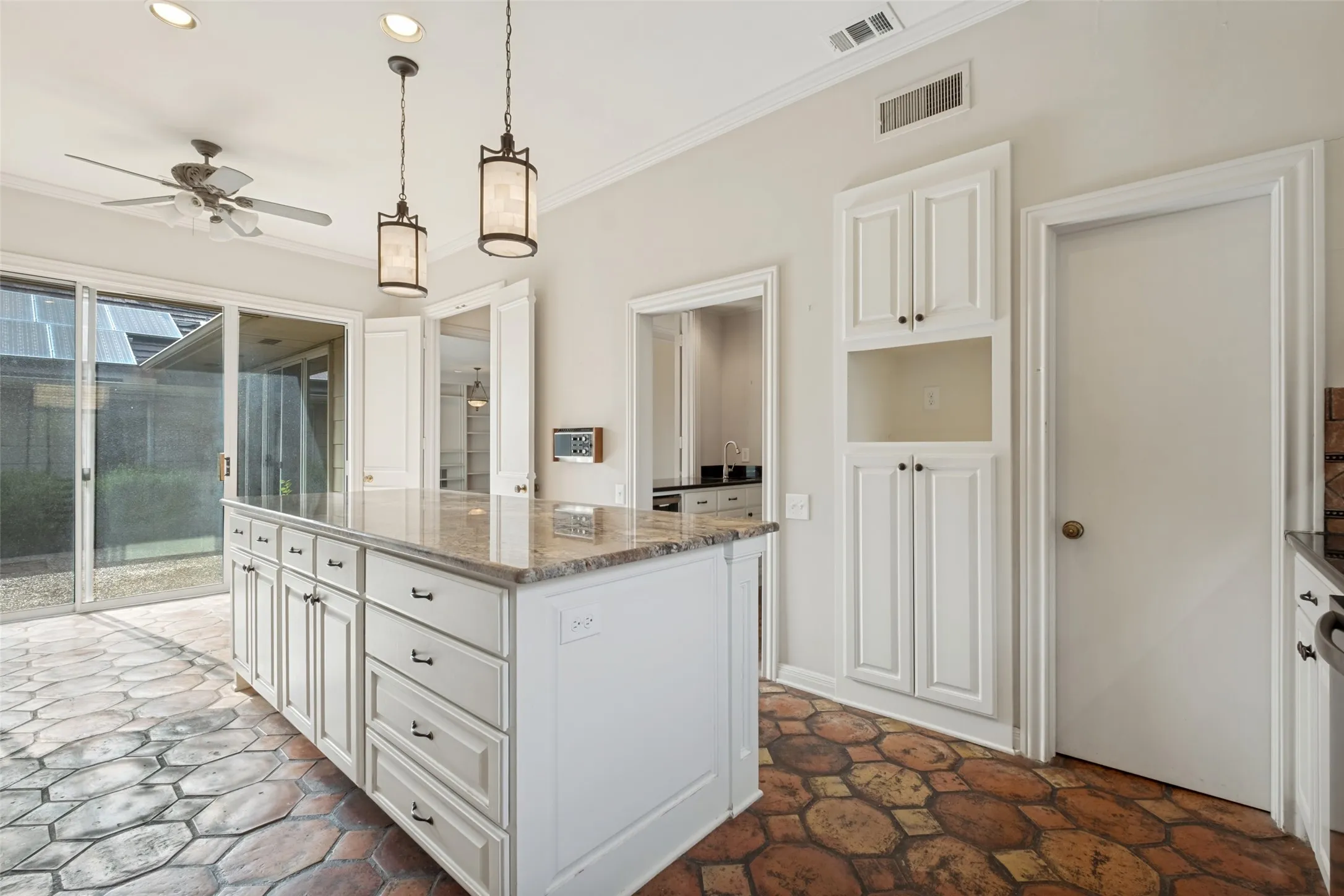 Single Family Residence For Sale in Dallas County , 7211 Lavendale Circle, Dallas, Texas 75230, 3 Bedroom, 3 Bathroom, 2 Garage spaces, 3,021 Sqft, built in 1978, mls#21334924, Real Estate Agent in Dallas, Homes For Sale in Dallas county, Homes For Sale in Dallas, Realtor in Dallas Texas, Real Estate Brokerage Independent Realty Texas, Luminita Cordes Realtor