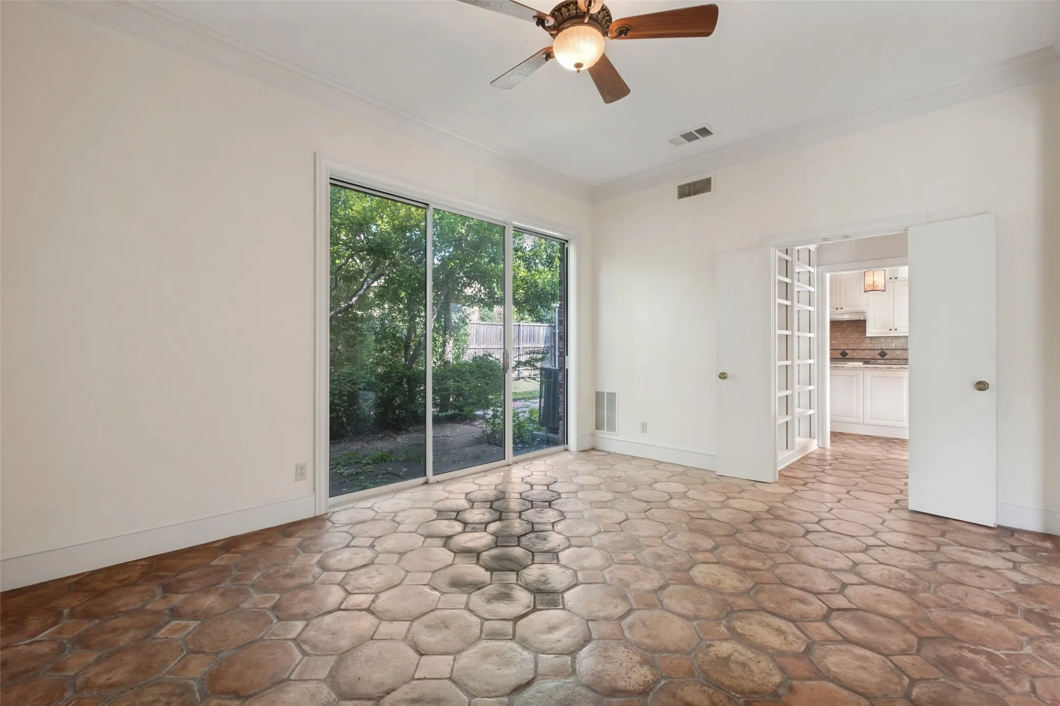 Single Family Residence For Sale in Dallas County , 7211 Lavendale Circle, Dallas, Texas 75230, 3 Bedroom, 3 Bathroom, 2 Garage spaces, 3,021 Sqft, built in 1978, mls#21334924, Real Estate Agent in Dallas, Homes For Sale in Dallas county, Homes For Sale in Dallas, Realtor in Dallas Texas, Real Estate Brokerage Independent Realty Texas, Luminita Cordes Realtor
