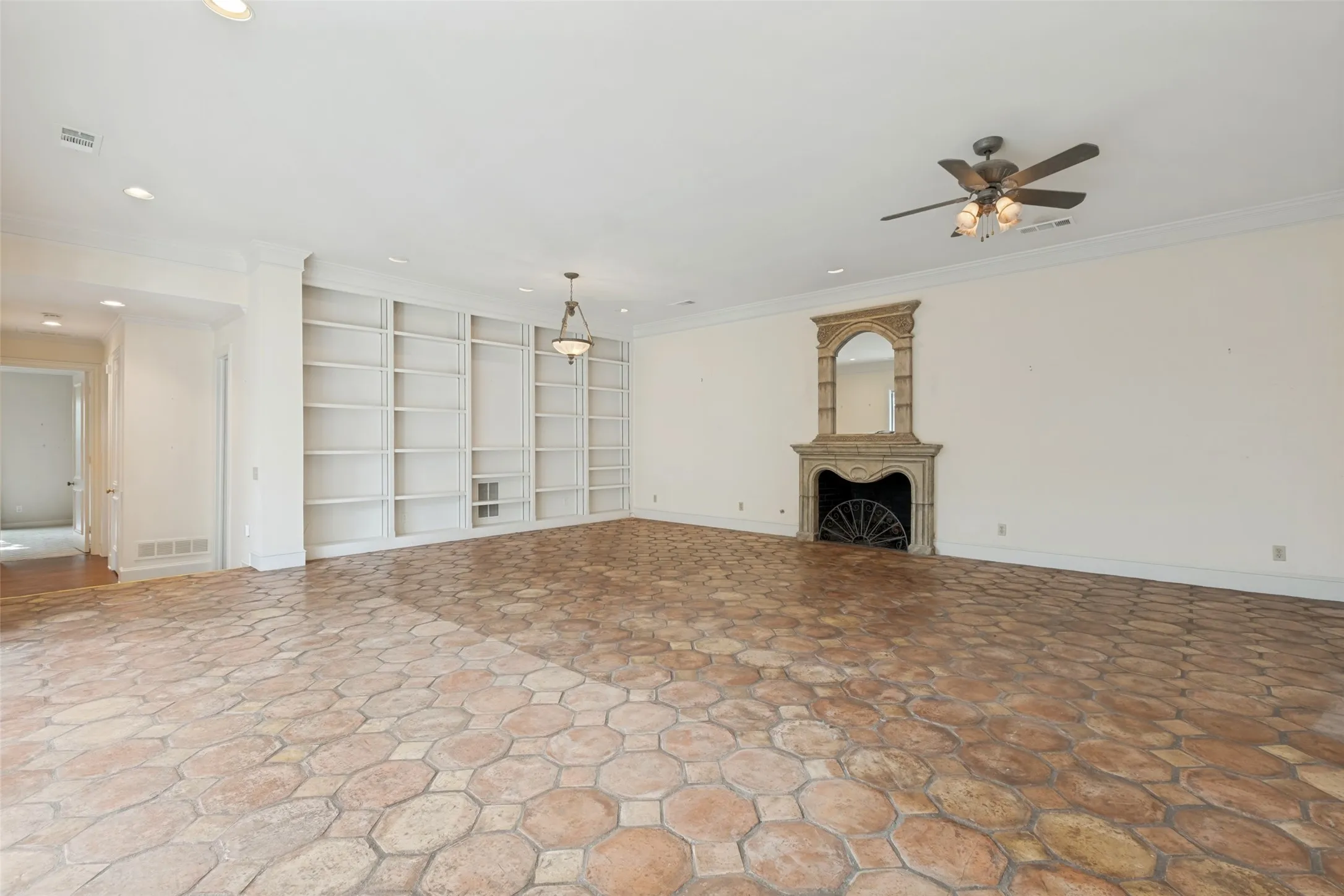 Single Family Residence For Sale in Dallas County , 7211 Lavendale Circle, Dallas, Texas 75230, 3 Bedroom, 3 Bathroom, 2 Garage spaces, 3,021 Sqft, built in 1978, mls#21334924, Real Estate Agent in Dallas, Homes For Sale in Dallas county, Homes For Sale in Dallas, Realtor in Dallas Texas, Real Estate Brokerage Independent Realty Texas, Luminita Cordes Realtor