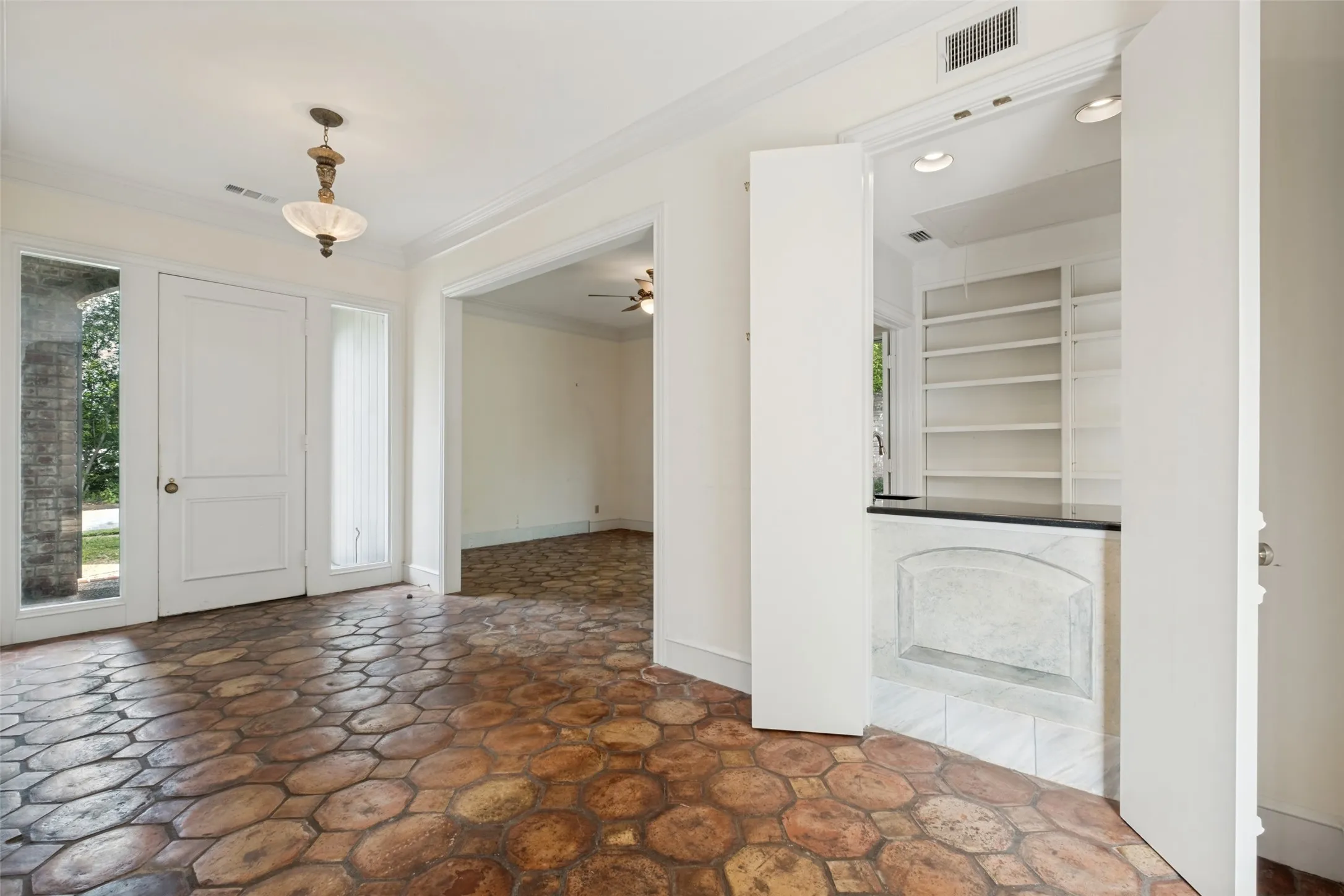 Single Family Residence For Sale in Dallas County , 7211 Lavendale Circle, Dallas, Texas 75230, 3 Bedroom, 3 Bathroom, 2 Garage spaces, 3,021 Sqft, built in 1978, mls#21334924, Real Estate Agent in Dallas, Homes For Sale in Dallas county, Homes For Sale in Dallas, Realtor in Dallas Texas, Real Estate Brokerage Independent Realty Texas, Luminita Cordes Realtor