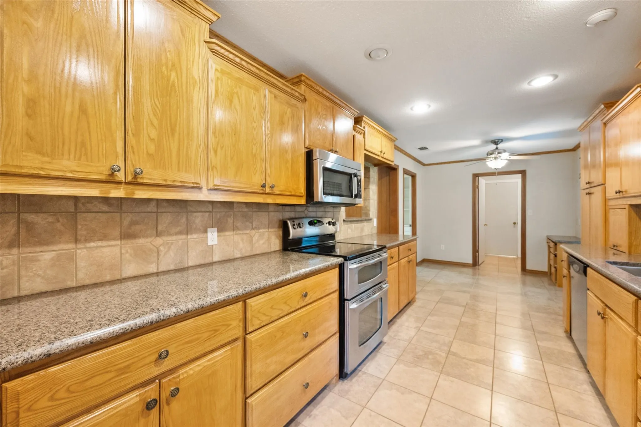 Single Family Residence For Sale in Tarrant County , 1104 Arlena Drive, Arlington, Texas 76012, 4 Bedroom, 3 Bathroom, 2 Garage spaces, 2,205 Sqft, built in 1971, mls#21335237, Real Estate Agent in Arlington, Homes For Sale in Tarrant county, Homes For Sale in Arlington, Realtor in Arlington Texas, Real Estate Brokerage Independent Realty Texas, Luminita Cordes Realtor